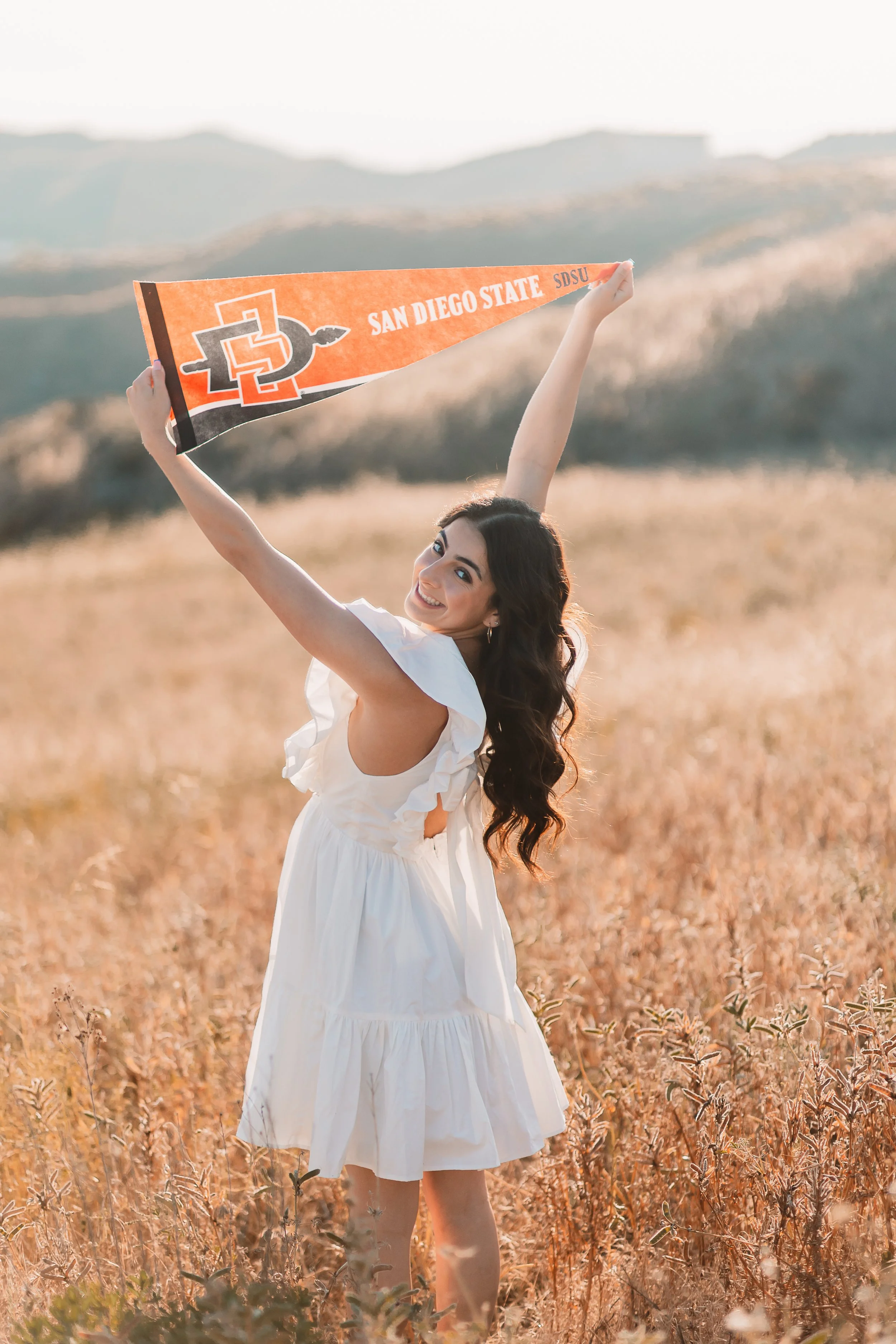 Santa Clarita Photographer - Santa Clarita Portrait Photographer - Santa Clarita Portrait Photos - this photo location is at skyline Santa Clarita - senior photos