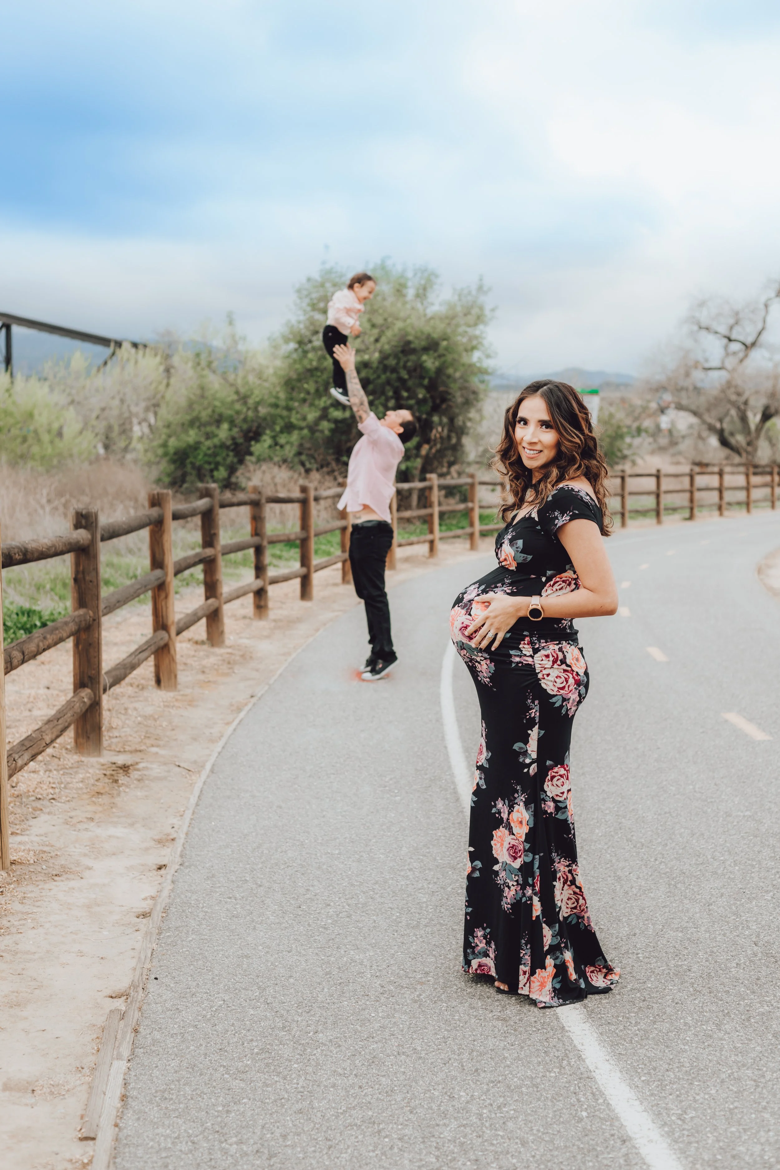 Santa Clarita Photographer - Santa Clarita Maternity Photographer - Santa Clarita Maternity Photos - this photo location is at iron horse trailhead in Valencia ca