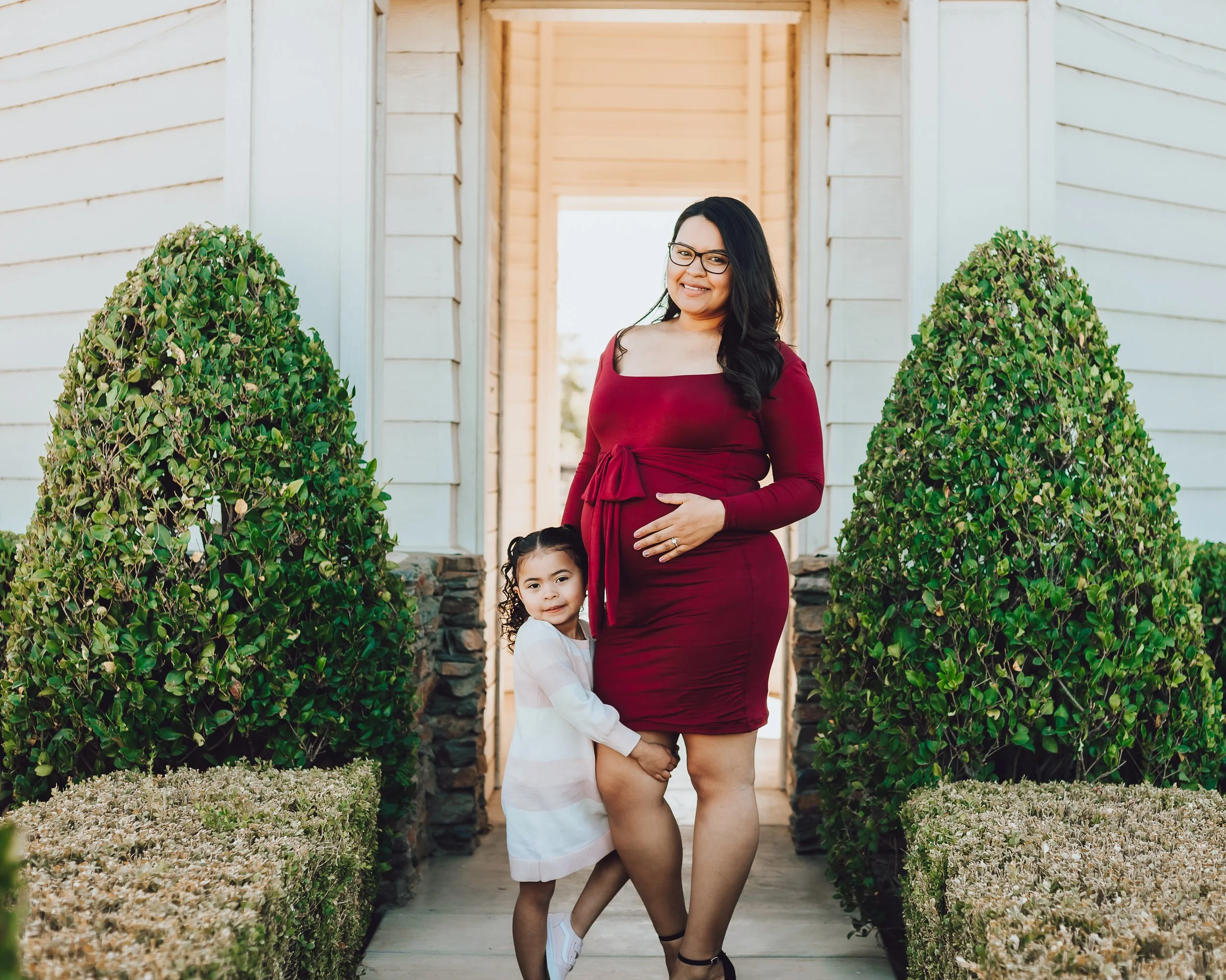 Santa Clarita Photographer - Santa Clarita Maternity Photographer - Santa Clarita Maternity Photos - this photo location is at bridgeport valencia lighthouse