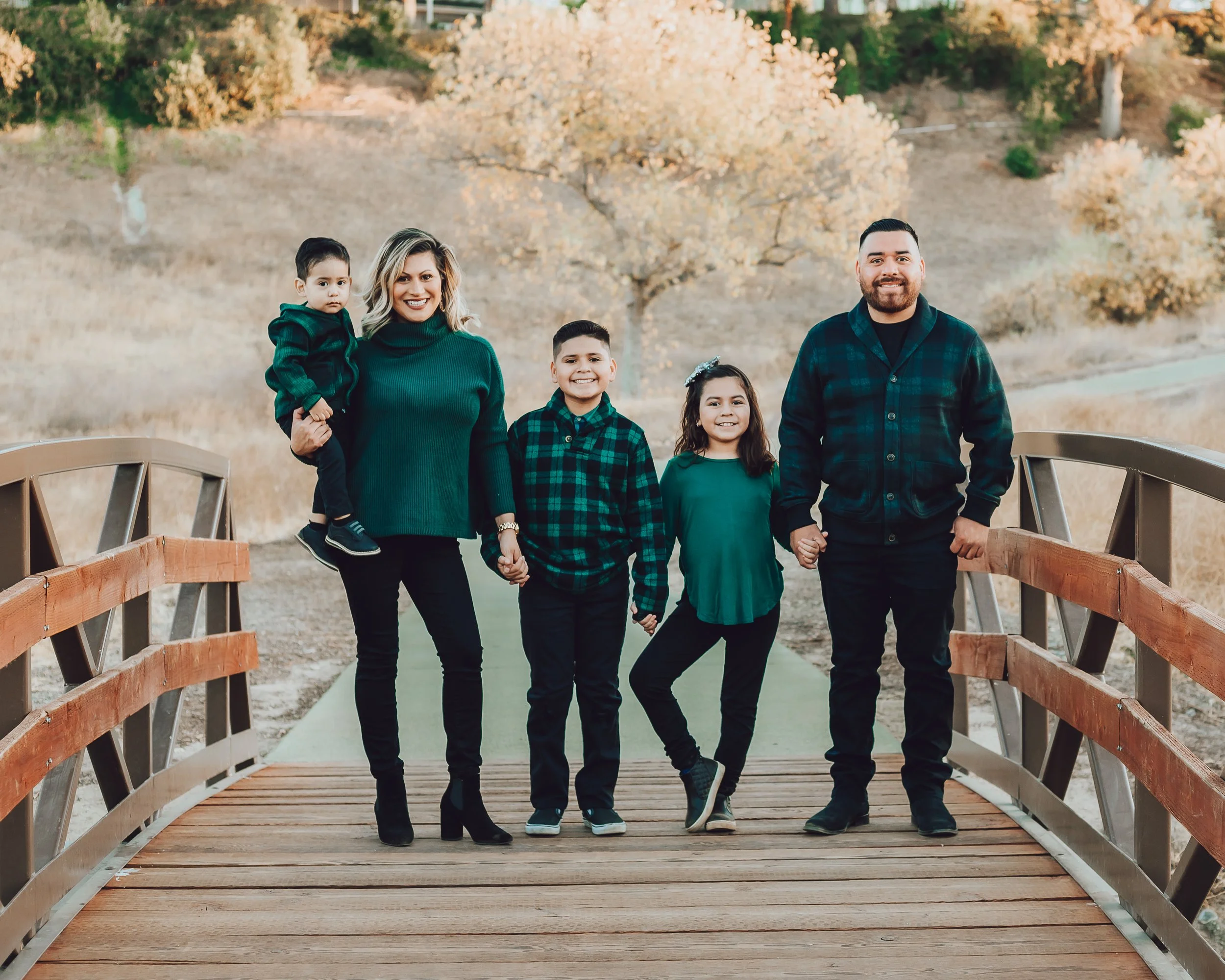 Santa Clarita Photographer - Santa Clarita Family Photographer - Santa Clarita Family Photos - this photo location is at summit park Valencia