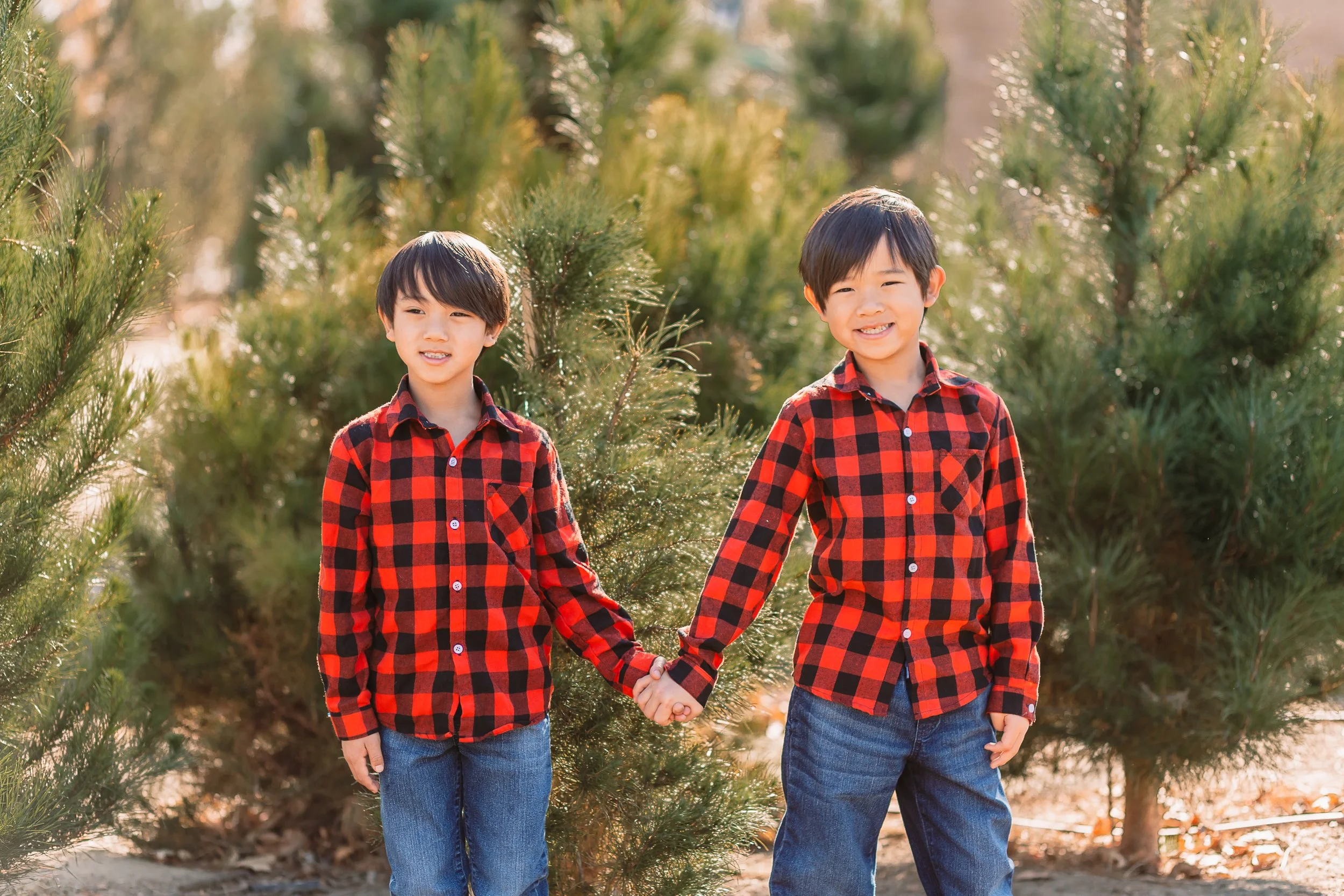 Santa Clarita Photographer - Santa Clarita Family Photographer - Santa Clarita Family Photos - this photo location is at christmas tree lot