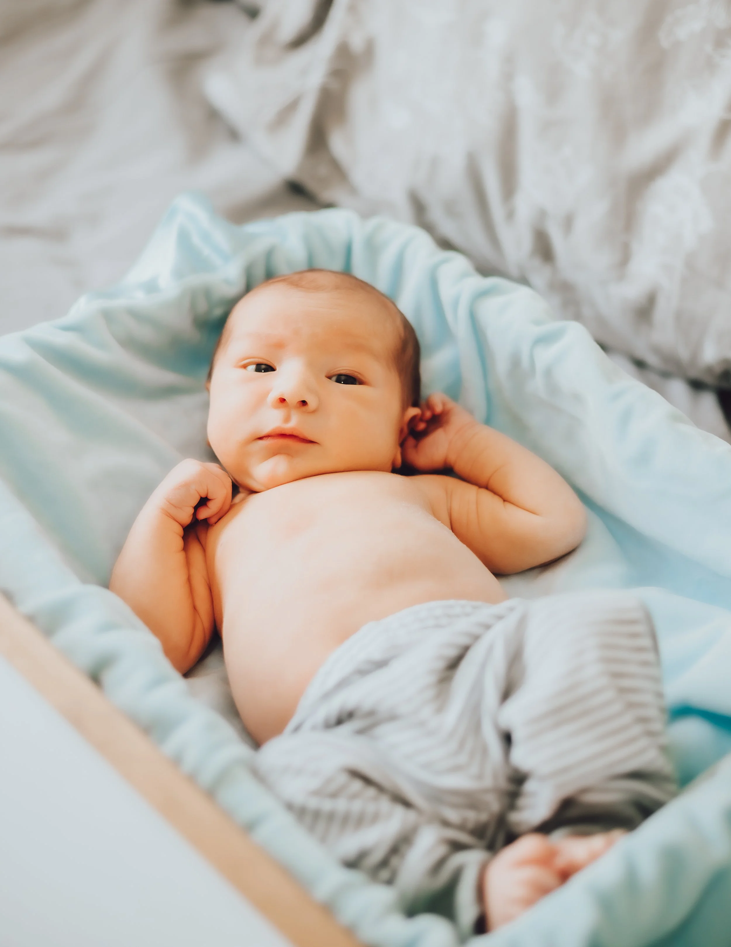 Santa Clarita Photographer - Santa Clarita Lifestyle Newborn Photographer - Santa Clarita Lifestyle Newborn Photos - this photo location is at the private home in santa clarita ca