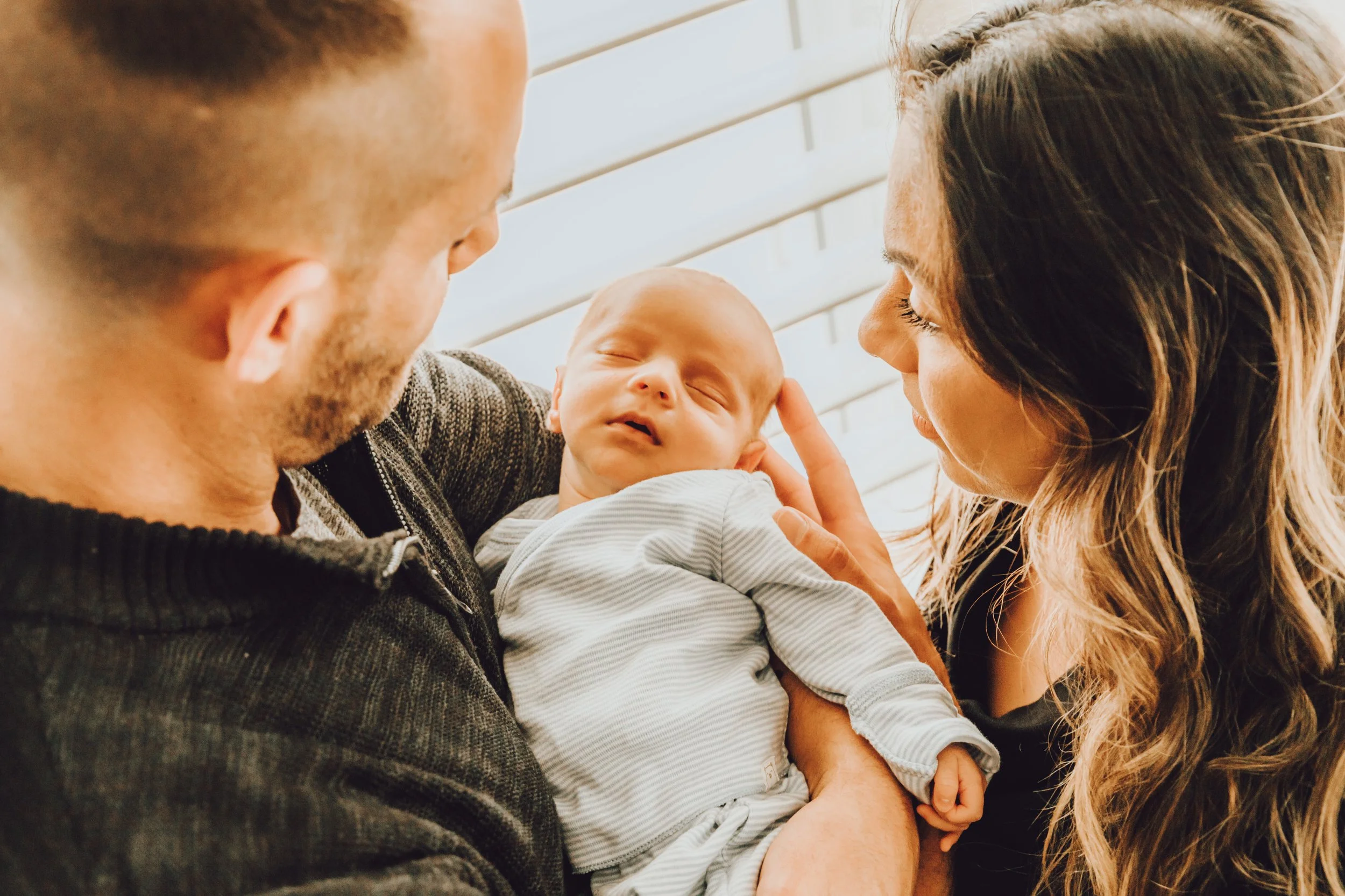 Santa Clarita Photographer - Santa Clarita Lifestyle Newborn Photographer - Santa Clarita Lifestyle Newborn Photos - this photo location is at the private home in santa clarita ca