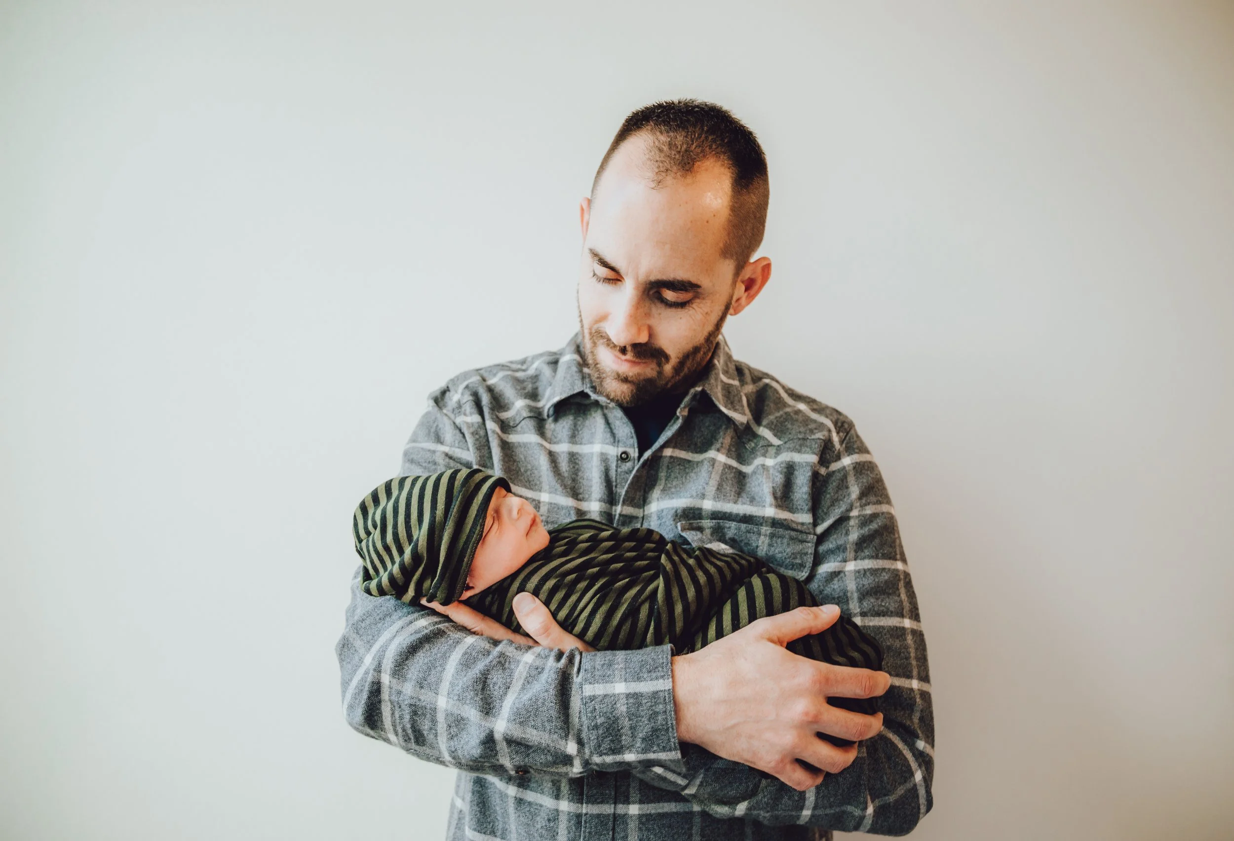 Santa Clarita Photographer - Santa Clarita Lifestyle Newborn Photographer - Santa Clarita Lifestyle Newborn Photos - this photo location is at the hospital in valencia ca
