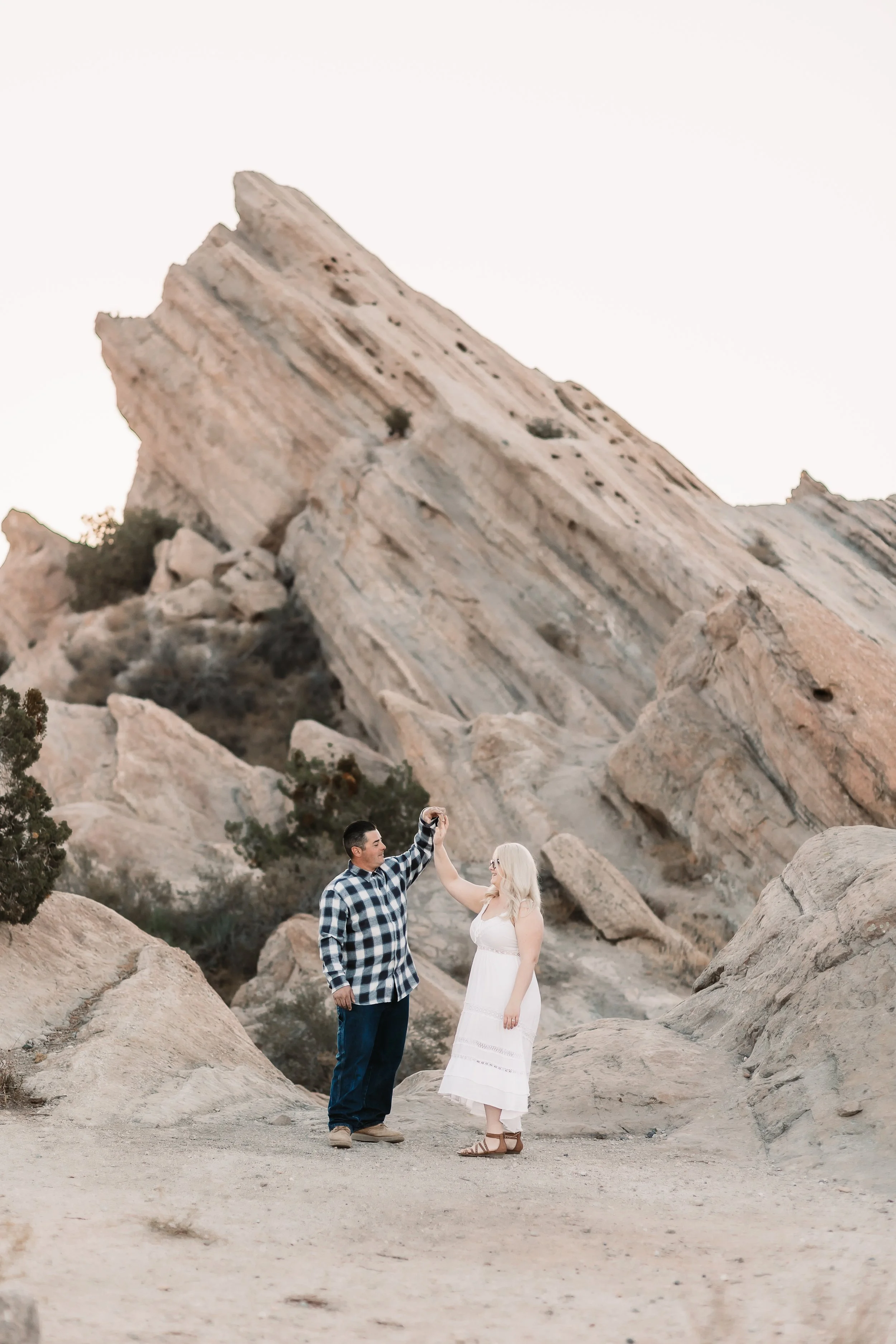 Santa Clarita Photographer - Santa Clarita Couples Photographer - Santa Clarita Couples Photos - this photo location is at vasquez rocks in agua dulce - engagement photos - santa clarita engagement photographer