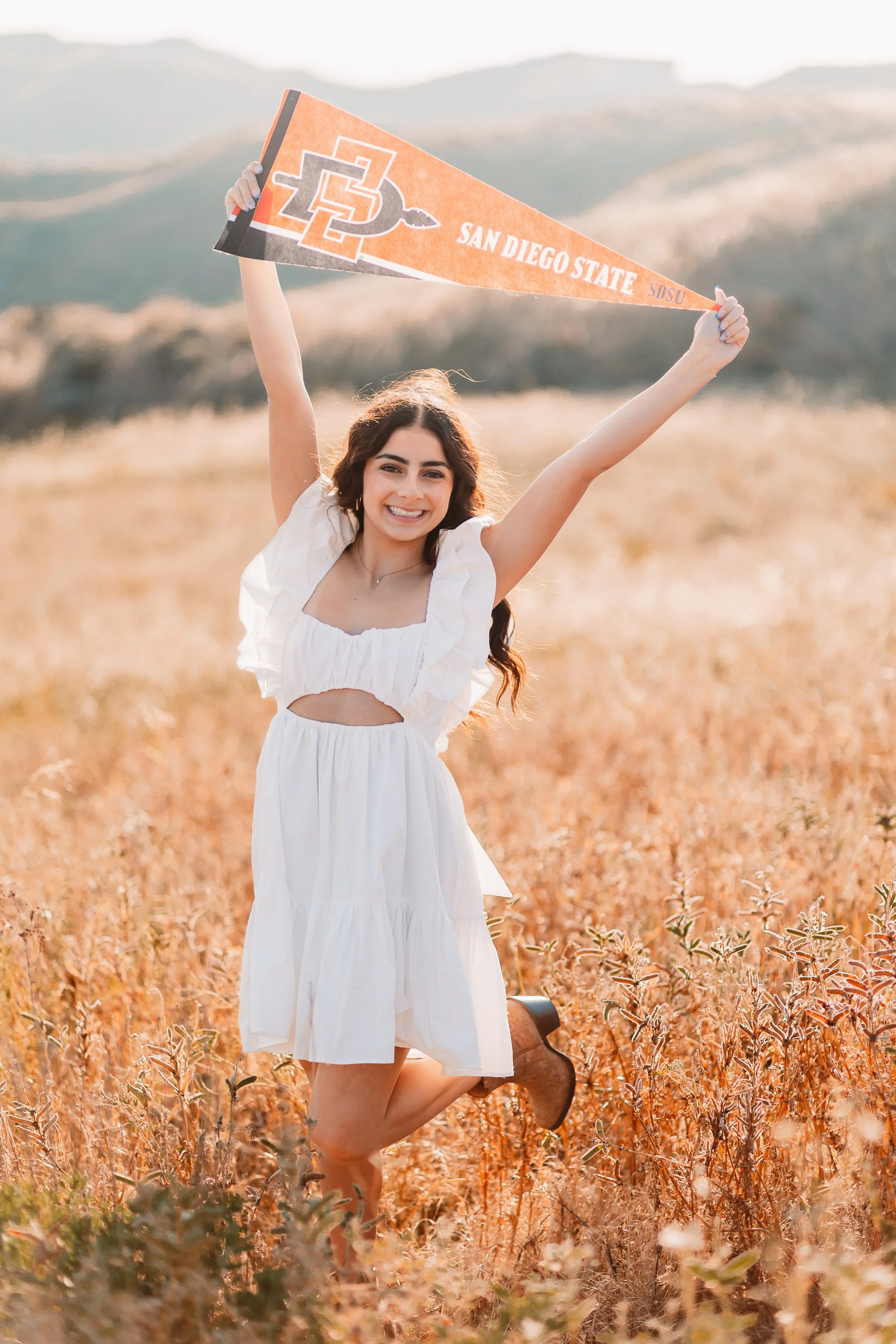 Santa Clarita Photographer - Santa Clarita Portrait Photographer - Santa Clarita Portrait Photos - this photo location is at skyline Santa Clarita - senior photos