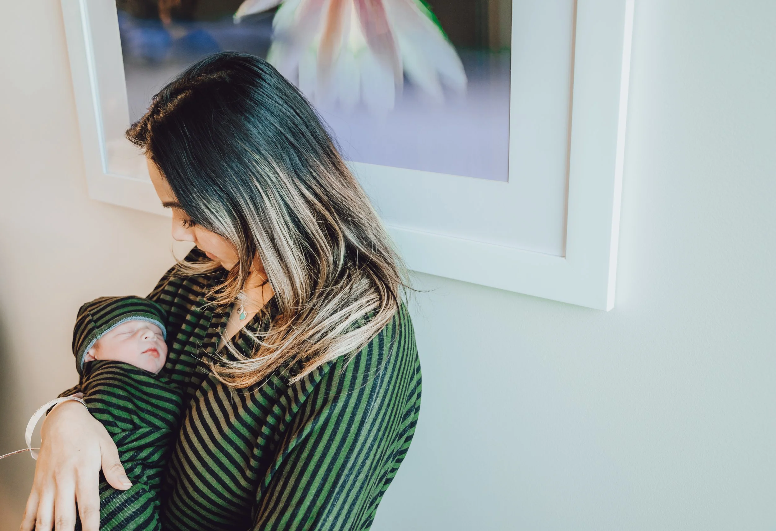 Santa Clarita Photographer - Santa Clarita Lifestyle Newborn Photographer - Santa Clarita Lifestyle Newborn Photos - this photo location is at the hospital in valencia ca