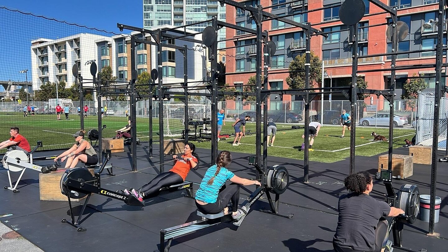 Our inaugural CrossFit Lite class! CrossFit without the complex barbell movements. Packed! 😃
.
.
.
#crossfitoutdoors #crossfitoutside #crossfitoutsidethebox