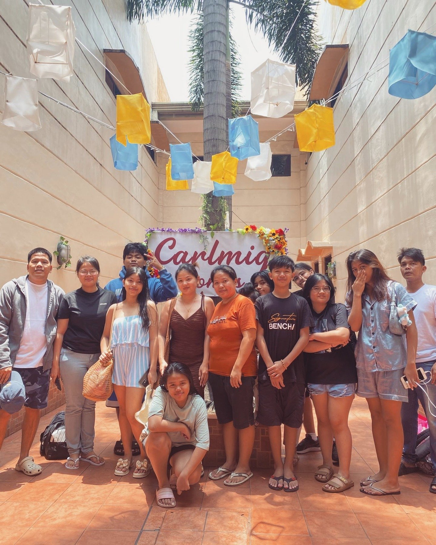 Arat na dito sa Carlmig Homes your staycation inside the city!! Marami pa kaming slot ngayong April at May‼️🌞
Private pool ,with 2 airconditions room ,bbq grill w/ charcoal,kitchenette, ref, free WIFI, and nonstop KARAOKE na sigurado akong mageenjo