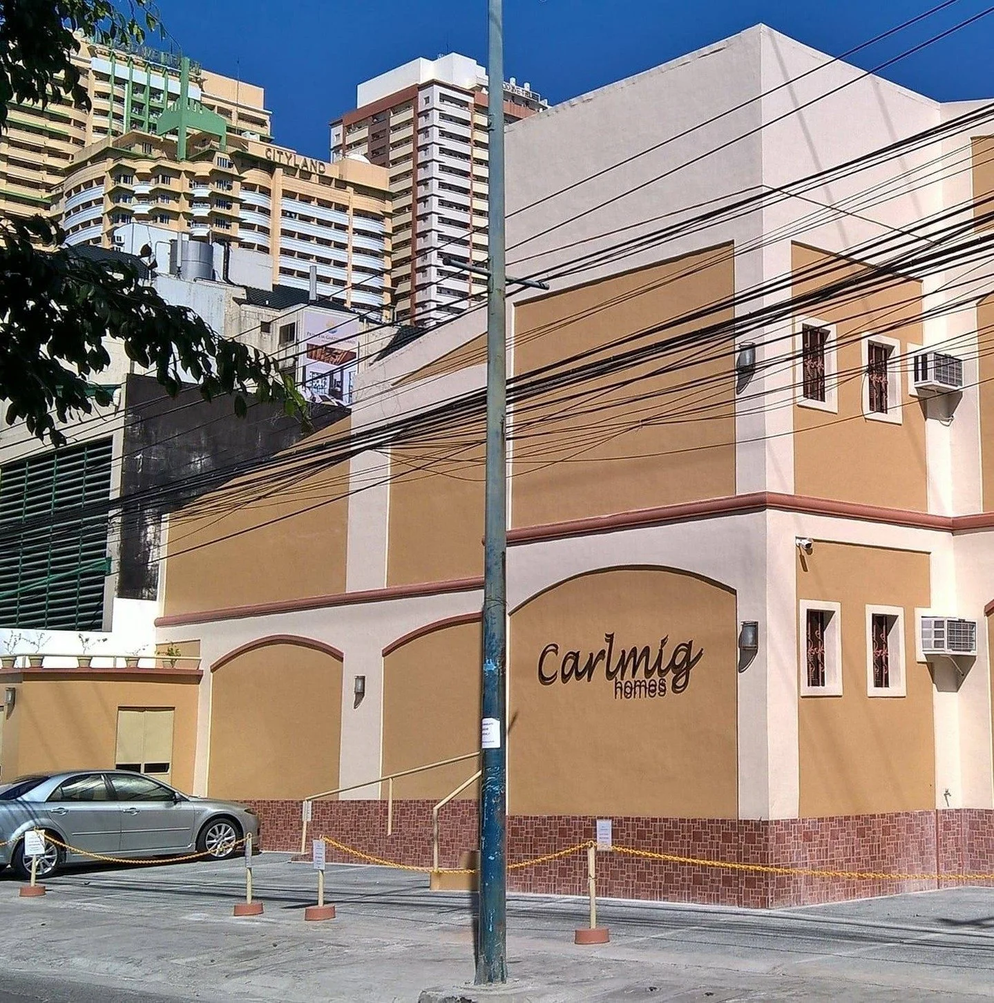 JANUARY and FEBRUARY 2026 reservation is OPEN 😍
📌 Inclusions:
✔️ can accommodate up to 25PAX each unit
✔️ Fully air-conditioned rooms (2room, 4 double decks, 2 single beds) 
✔️ FREE Private pool
✔️ FREE Unlimited Karaoke
✔️ FREE use of kitchen &amp