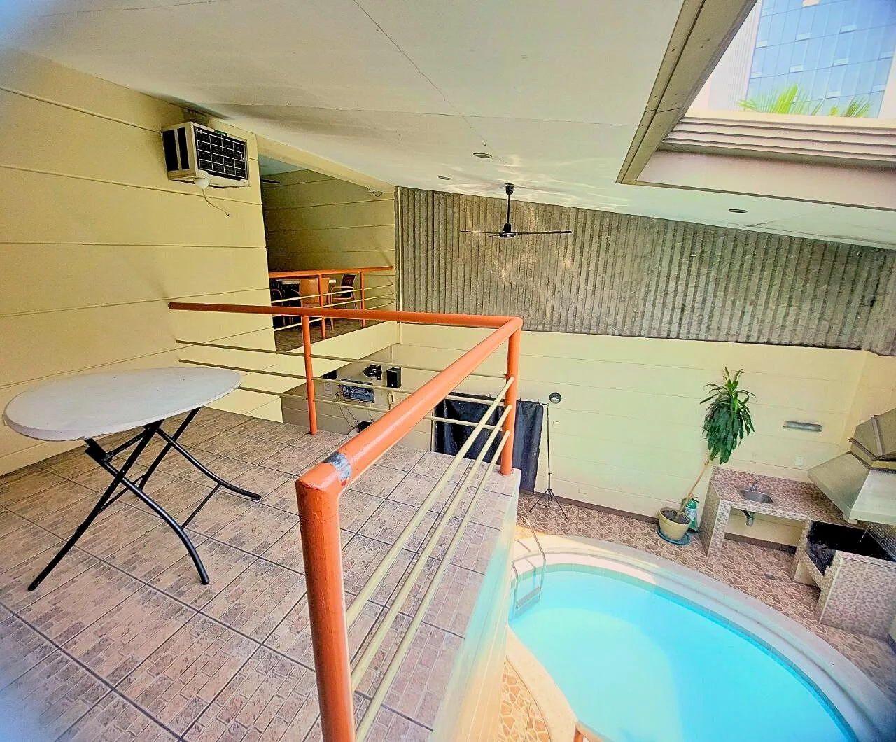 STAYCATION NA WITHIN MAKATI LANG TO😍
Hanggang 25 Person KAYA!!!!
Up to 22 HOURS of non-stop karaoke fun
🍳 Cook your own meals &ndash; FREE LPG gas, uling &amp; lutuan
🏊 Private swimming pool &ndash; solo use for you &amp; your group
📶 FREE Wi-Fi
