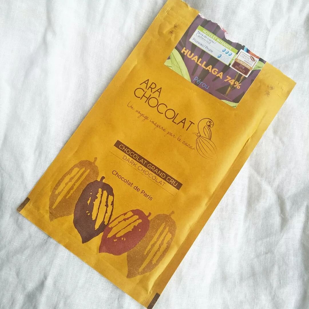 Chocolate with light and shade ⛅

It's been a little while between Tangential Tasting drinks, but I'm back to look at a bar fitting of this week's 'Yellow' theme, provided by @beanbaryou!

@arachocolat (French for 'macaw', as seen in their logo) have