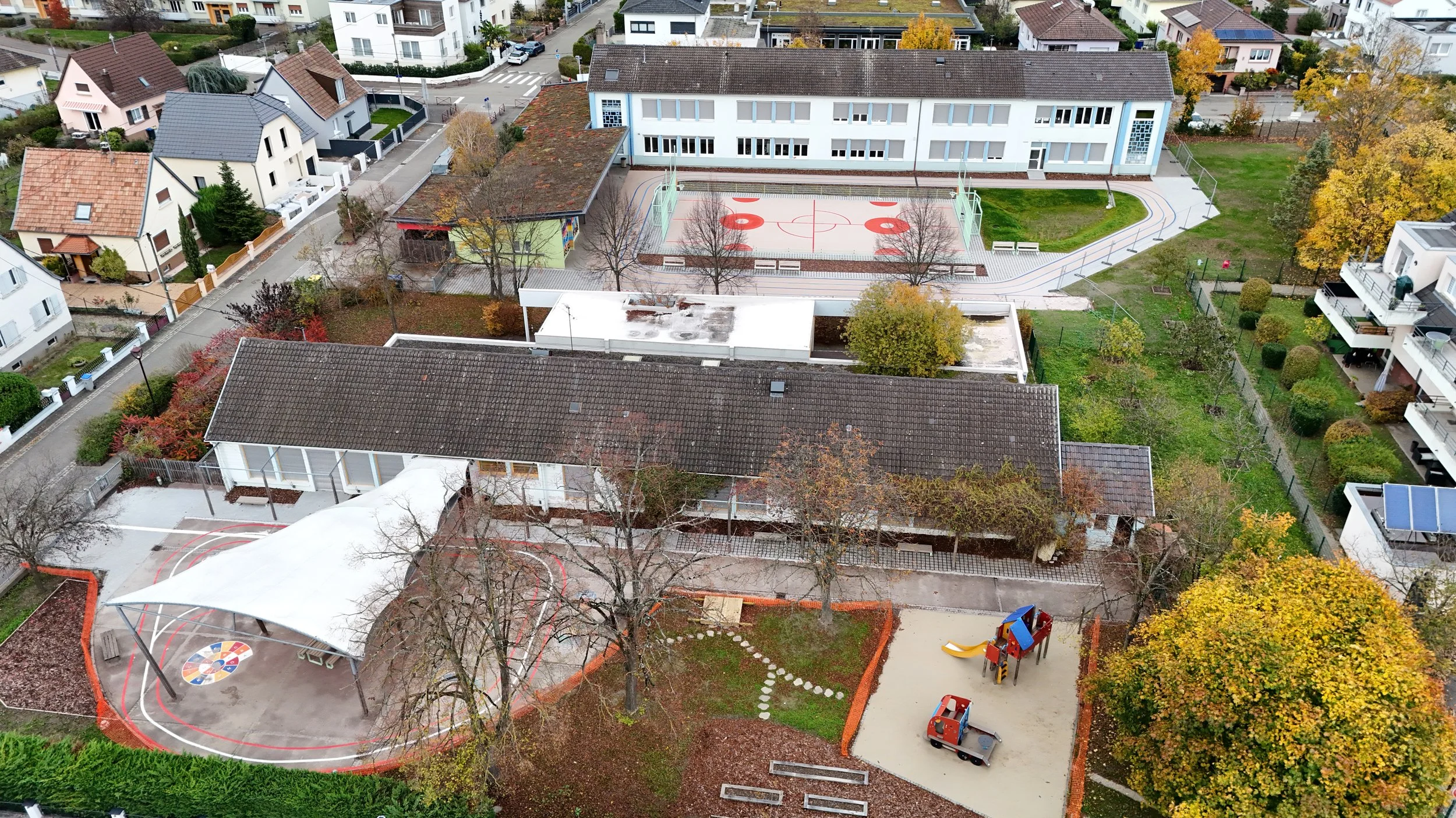 OSTWALD / Cour d'école