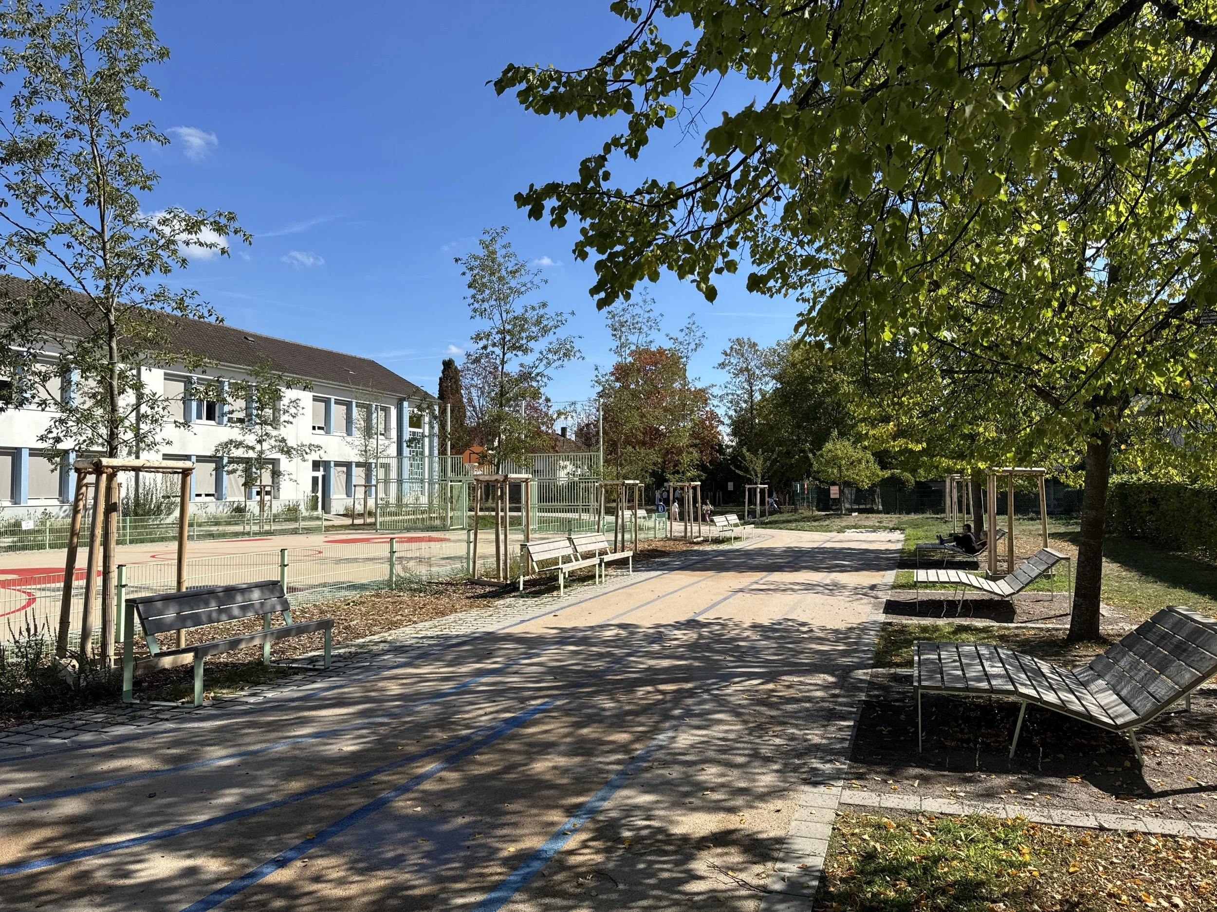 OSTWALD / Cour d'école