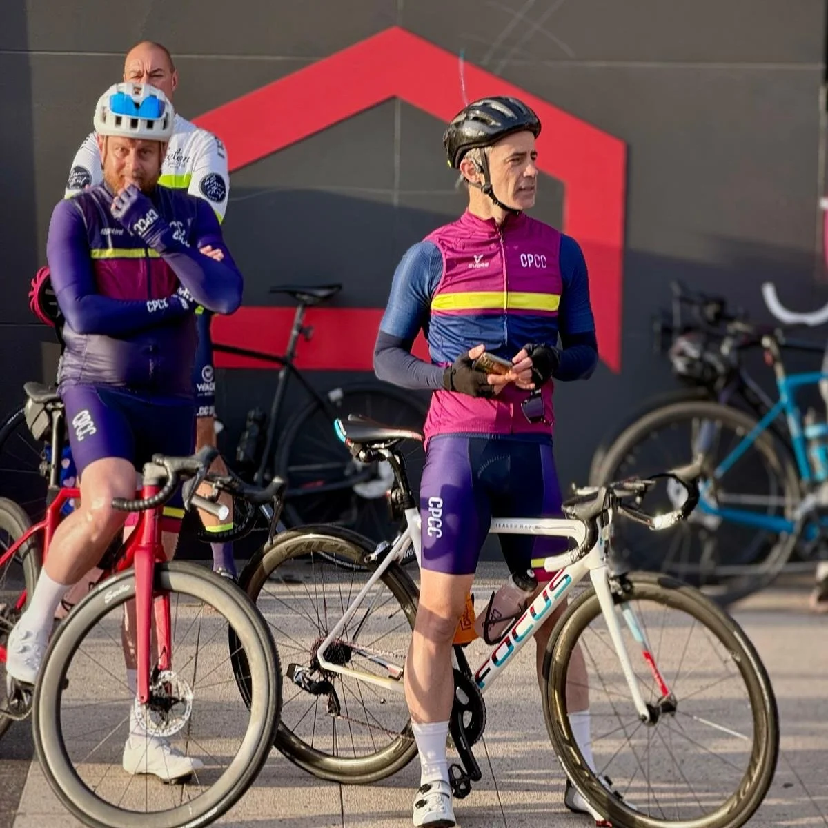CPCC colours were flying today in Wagga Wagga for the Roadie 105 💙💛💜 @wagga_gearsandbeers 
#waggagearsandbeers 
#centennialparkcc