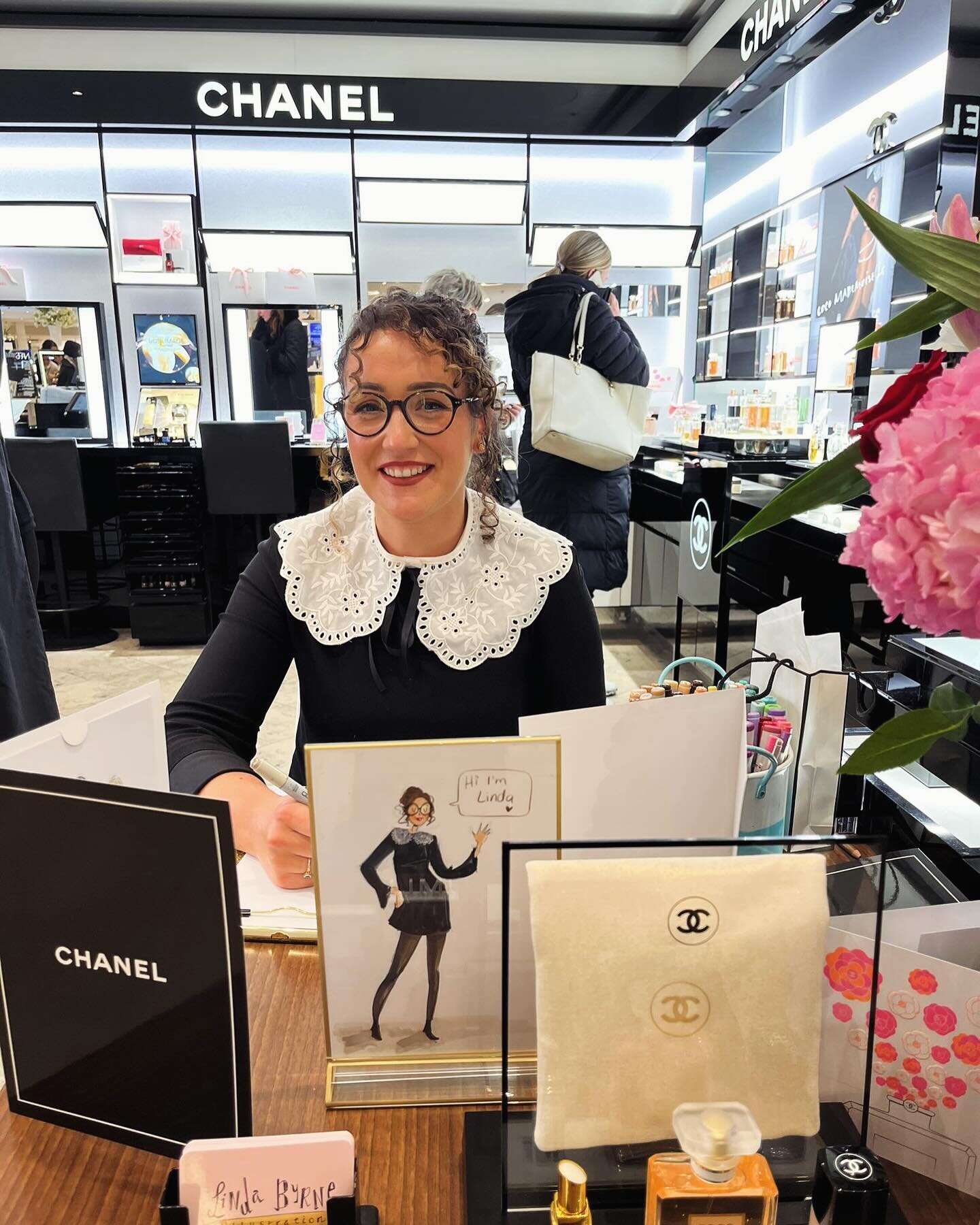 A lovely day meeting and drawing many wonderful Mother&rsquo;s &amp; others with CHANEL yesterday ✍🏼🖤 

It&rsquo;s great to hear that my drawings will be part of many CHANEL gifts for mother&rsquo;s today 🥹🫶🏼

⚡️Thank you to the wonderful staff 