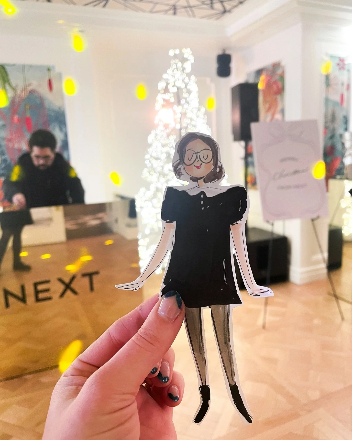 What a festive evening it was, attending the @nextofficial Christmas event last night! β¨ I had the pleasure of capturing the official start of the Christmas spirit by drawing guests at the event, creating bespoke keepsakes for guests. πβ¨
It was suc