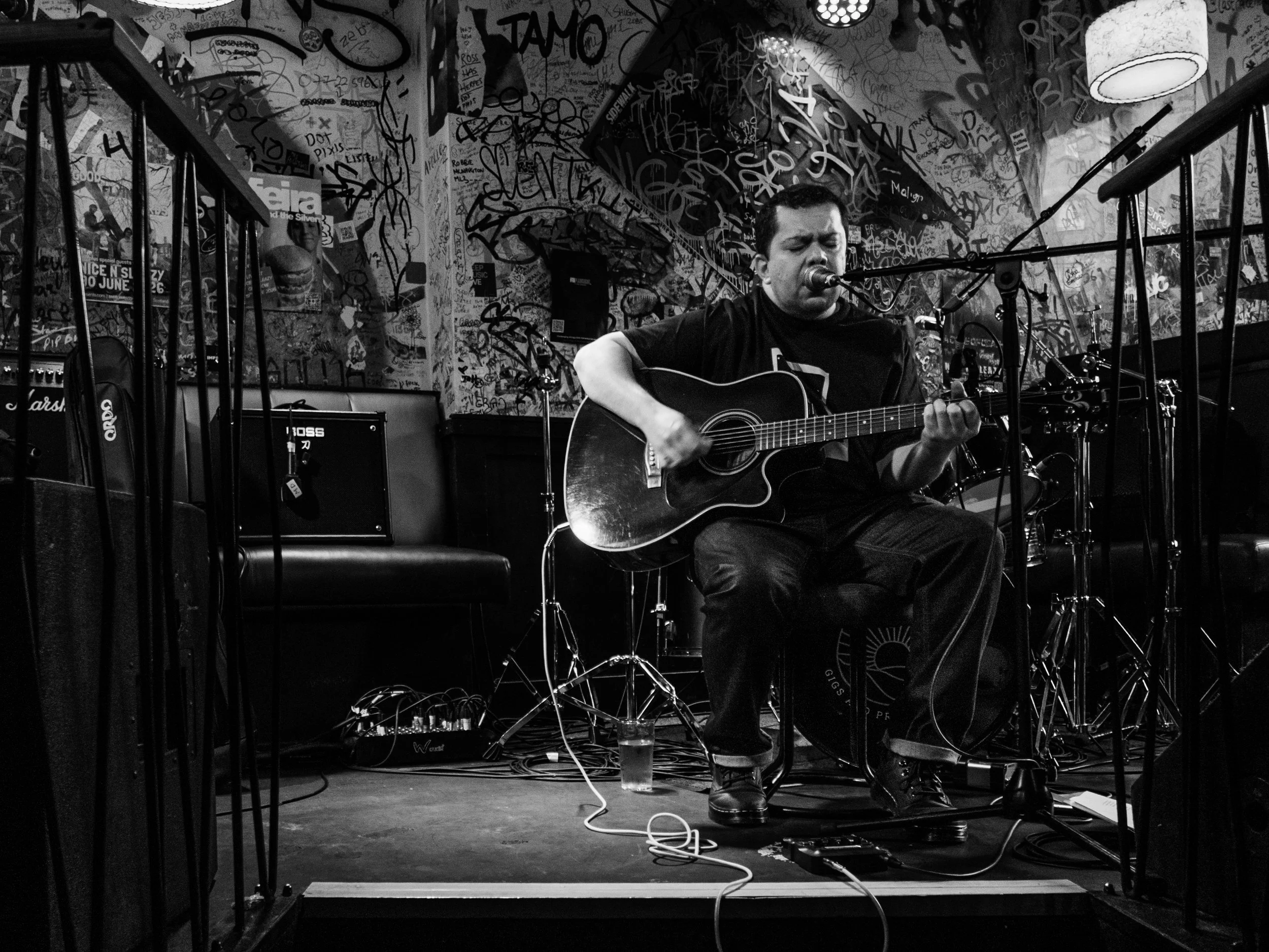 Shane Simmons performing at Nice'N'Sleazy's in Glasgow. Photographed by music photographer Mark Cameron