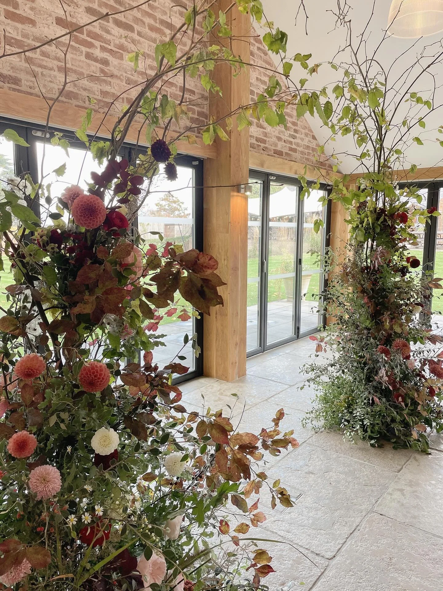 October at @wasingweddings for M&amp;M 🧡

British flowers from @homesteadflowers.uk @stems.by.susie @sidnyeflowers 
And flower gals @featureflorals @rootandgatherflowers 🥰 Thank you all!!