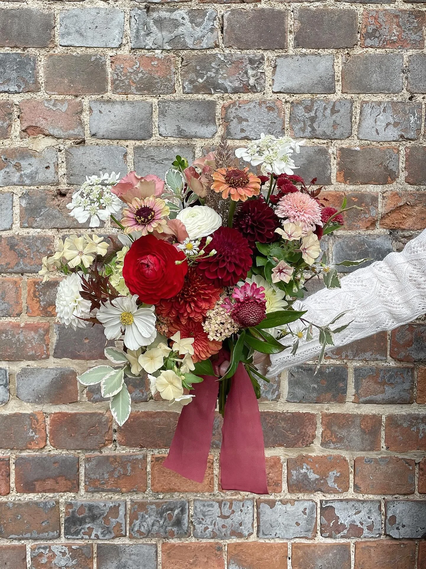 The bridal bouquet ❤️

British flowers from @homesteadflowers.uk @stems.by.susie @sidnyeflowers 🌿