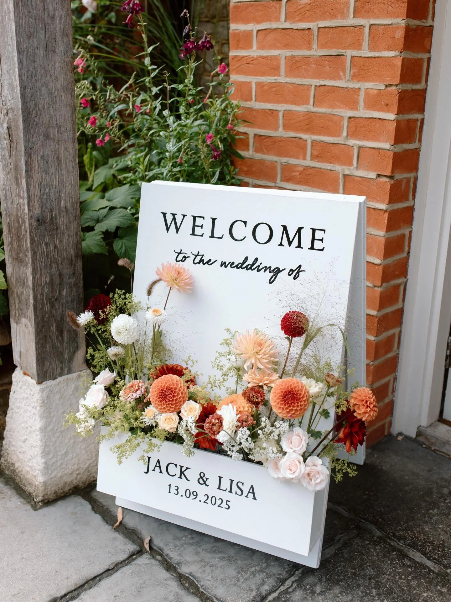 A special one for J&amp;L 🧡❤️

September flowers doing their thing 🌿

Venue- @millbridgecourt 
Caterer- @kalmkitchenltd 
Photographer- @natalyjphotography 
Flowers- @paperandsprig 
Flowery freelancer- @rosariaflowers