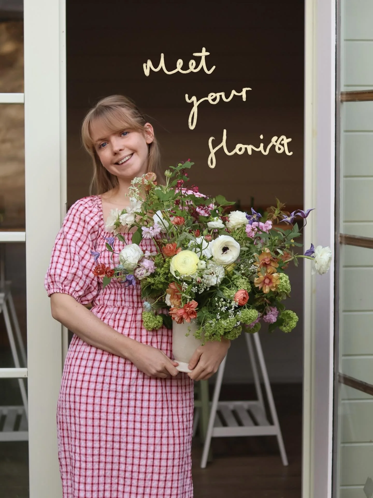 It&rsquo;s me HI 💕

A little about me..

I love seasonal flowers, working with locally grown stems, abundance, garden esq. designs and my inspiration always comes from nature 🌿 my background is in interior design- making the most out of spaces and 