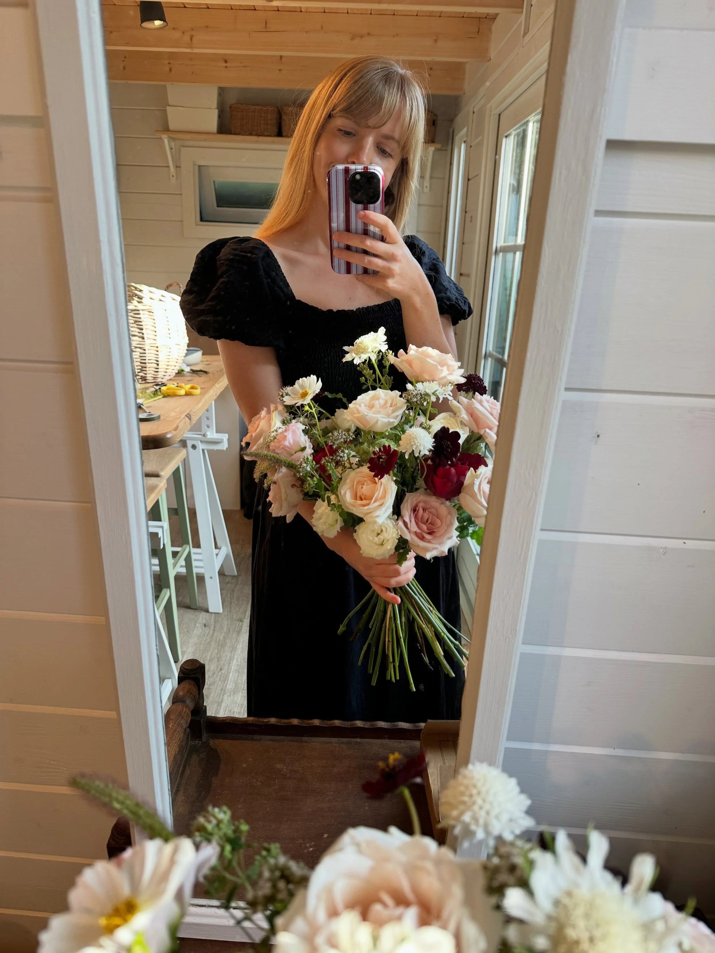 Some snippets from M&amp;S&rsquo;s day ❤️ at @thebarnatbotleyhill 
Starting with the all important bridal bouquet check and tweak first thing in the morning!!