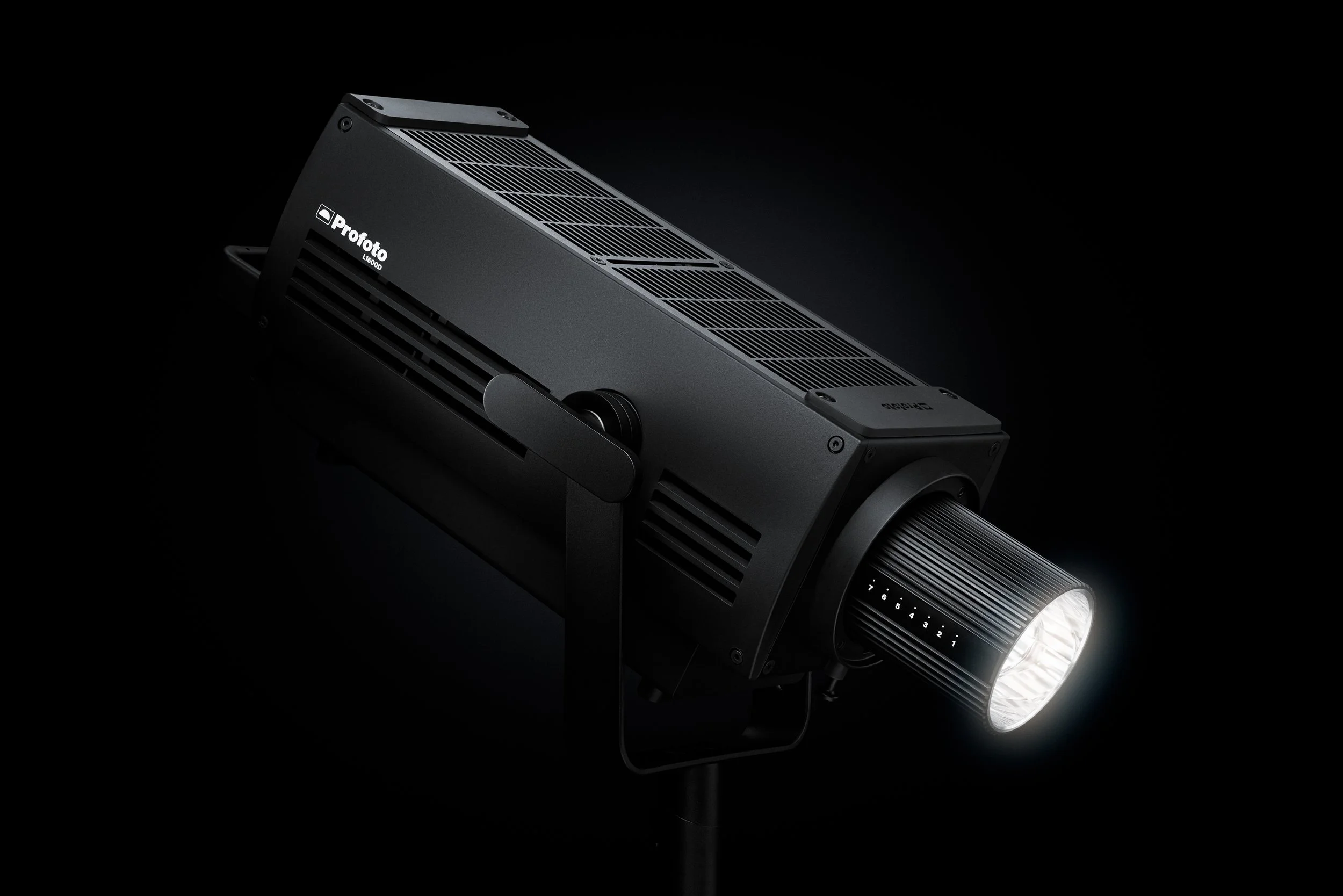L1600D_angle.jpg