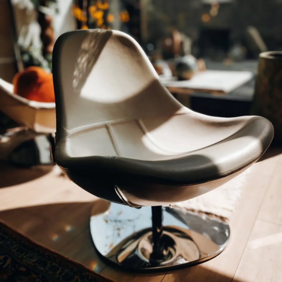 On adore ces fauteuils oeuf vintage ❤️😍🥚🥚

Le design Influence est &eacute;videmment tir&eacute; de la chaise Egg d&rsquo;Arne Jacobsen.

Disponible &agrave; la vente d&egrave;s maintenant en magasin !

#boutique #boutiquevintage #r&eacute;tro #vi