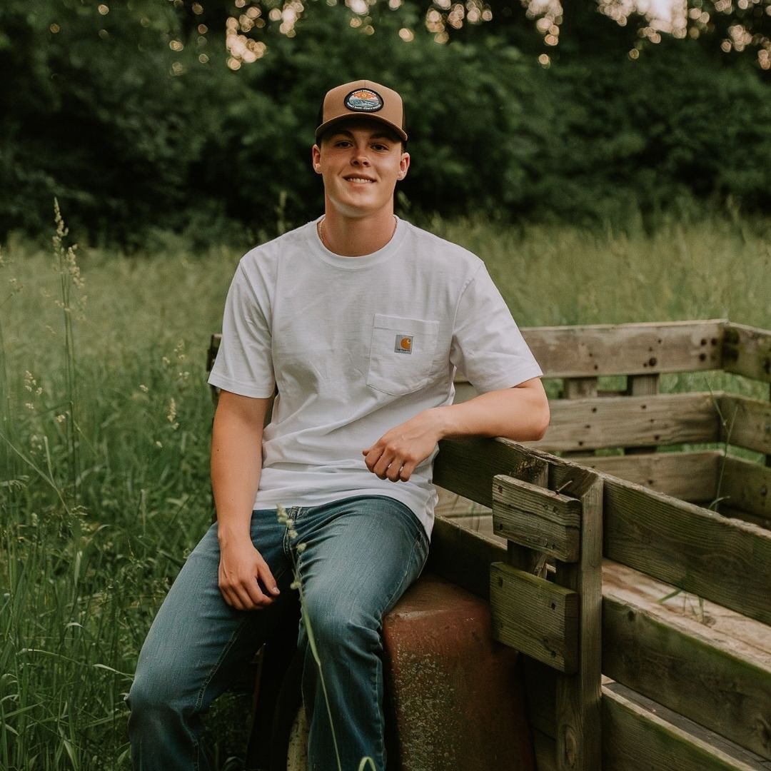 Watching these kids grow up has me feeling all the feels. It feels like just yesterday I was photographing this young man in his t-ball uniform, and now here we are, celebrating his senior year! 🎓

For his session, he wanted to showcase everything t