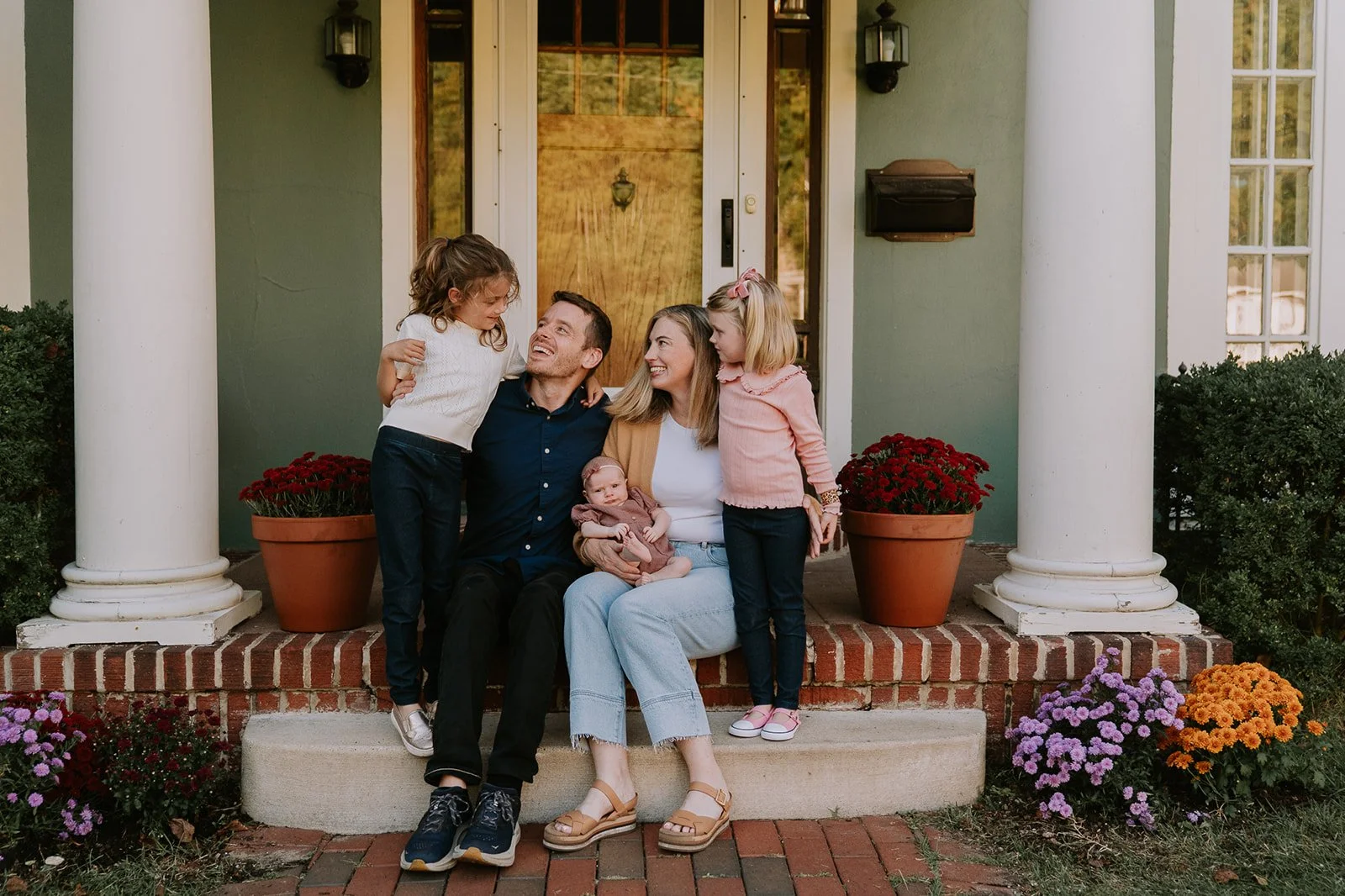 Cozy Front Steps Family Photo | At-Home Lifestyle Session