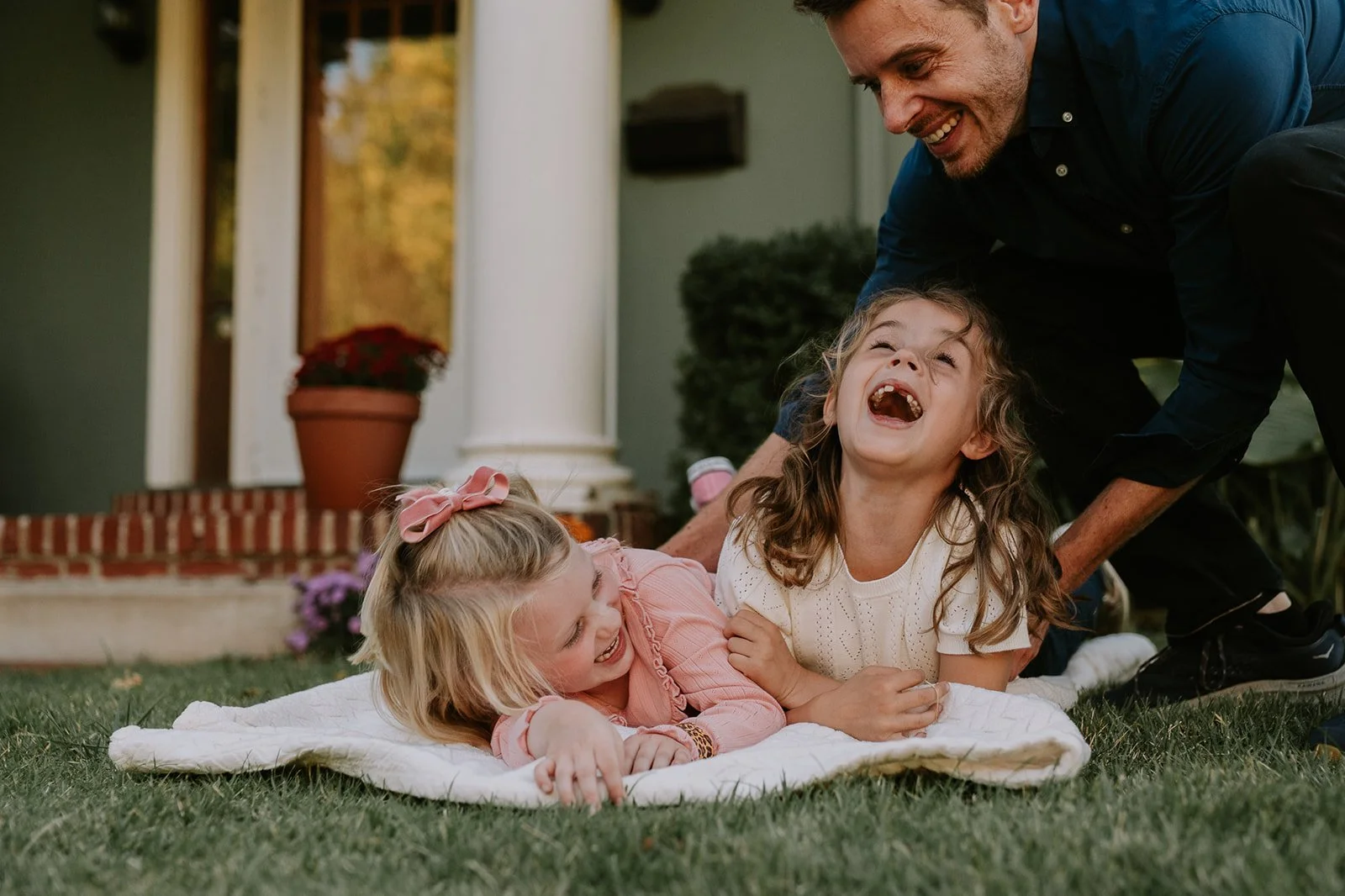 Backyard Giggles After Porch Session | Lifestyle Mini