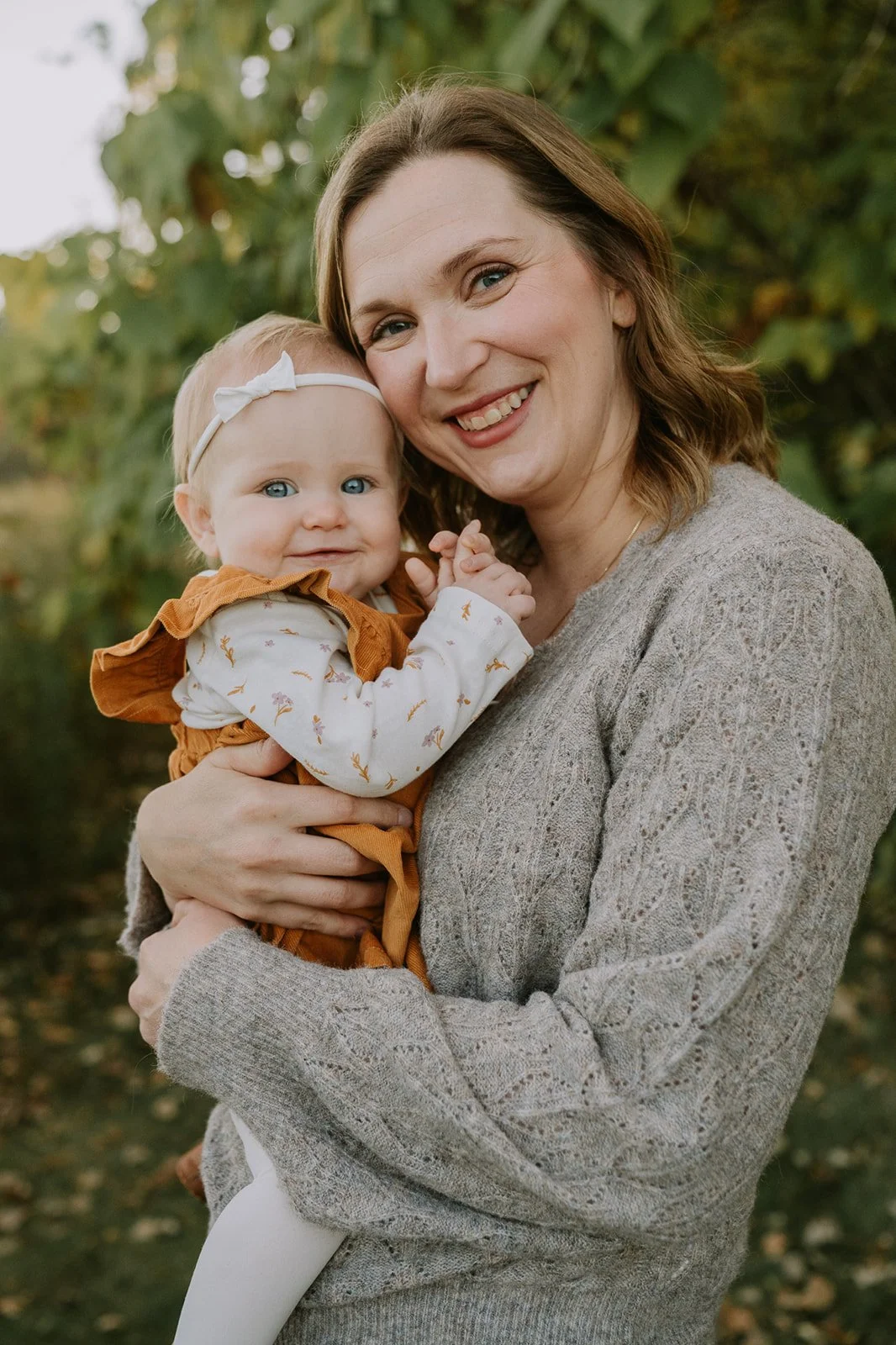 Close-Up of Mom and Baby at Meadows Edge | Mishawaka Indiana Photographer