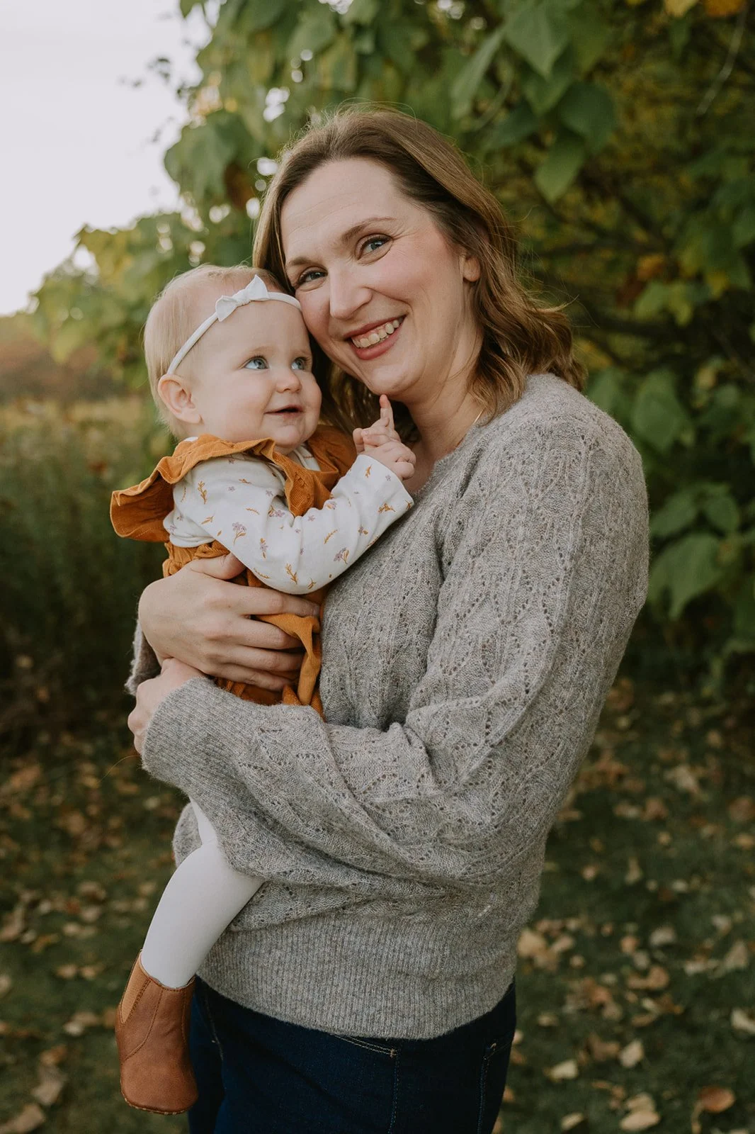 Gentle Mother–Baby Snuggle | Meadows Edge Fall Minis