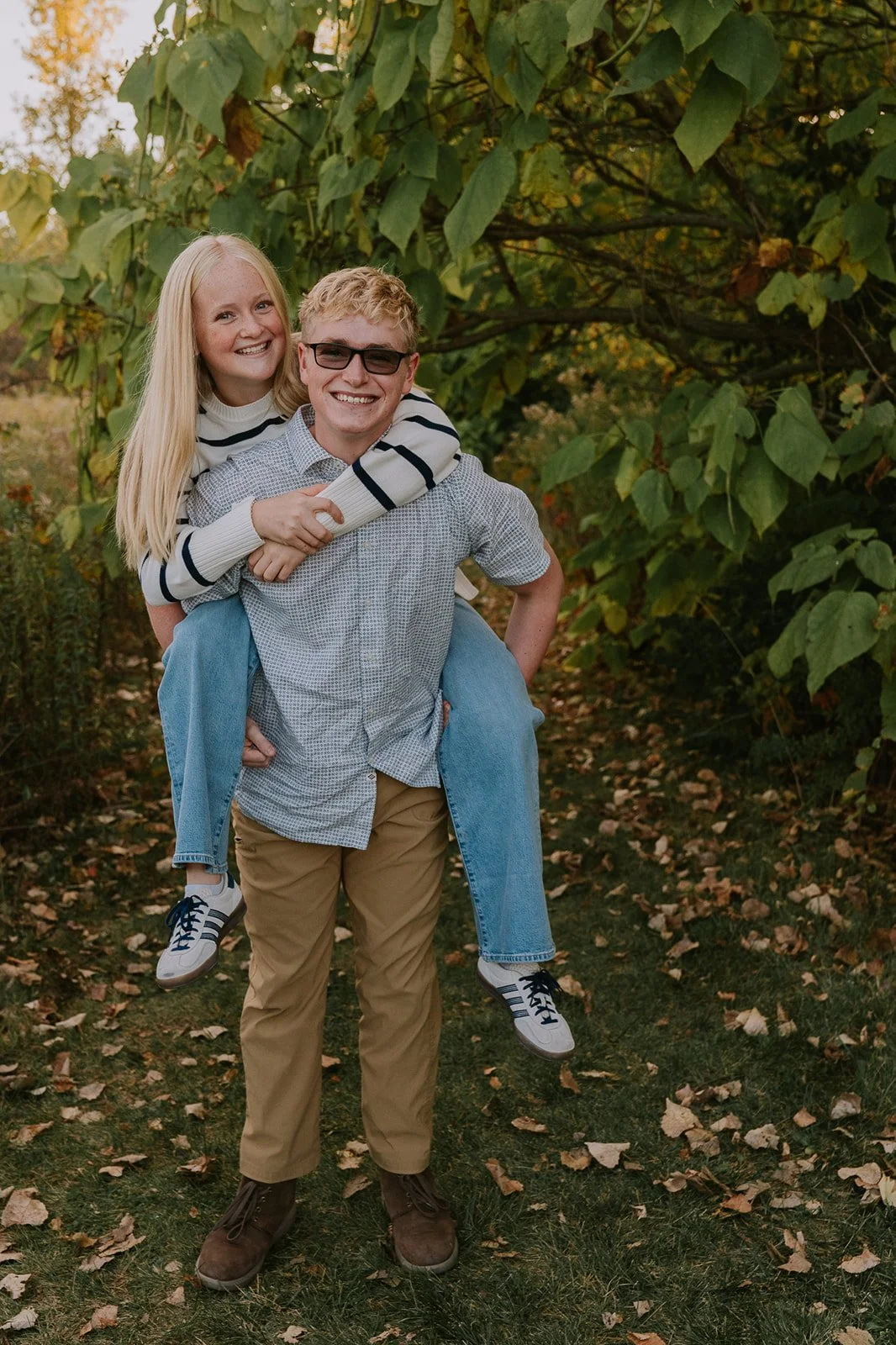 Reversed Piggyback with Siblings | Meadows Edge Minis