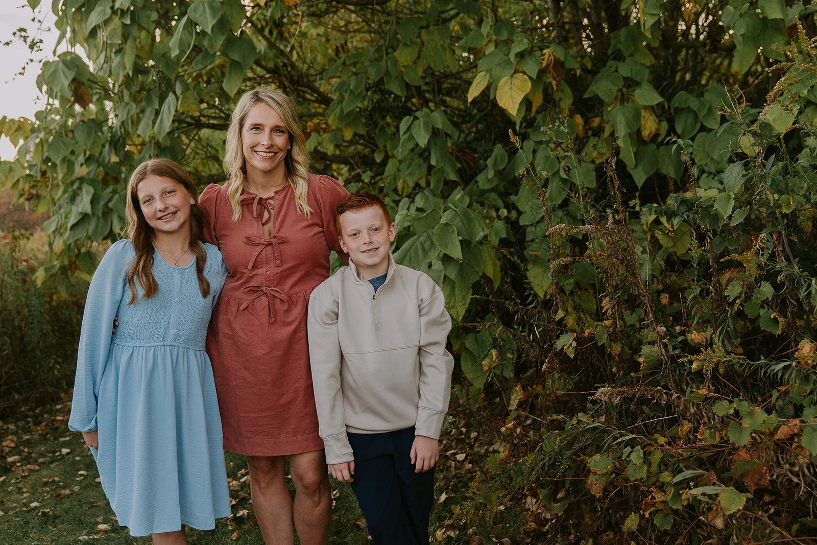 Mom with Kids in Golden Meadow Light | Mishawaka Fall Minis