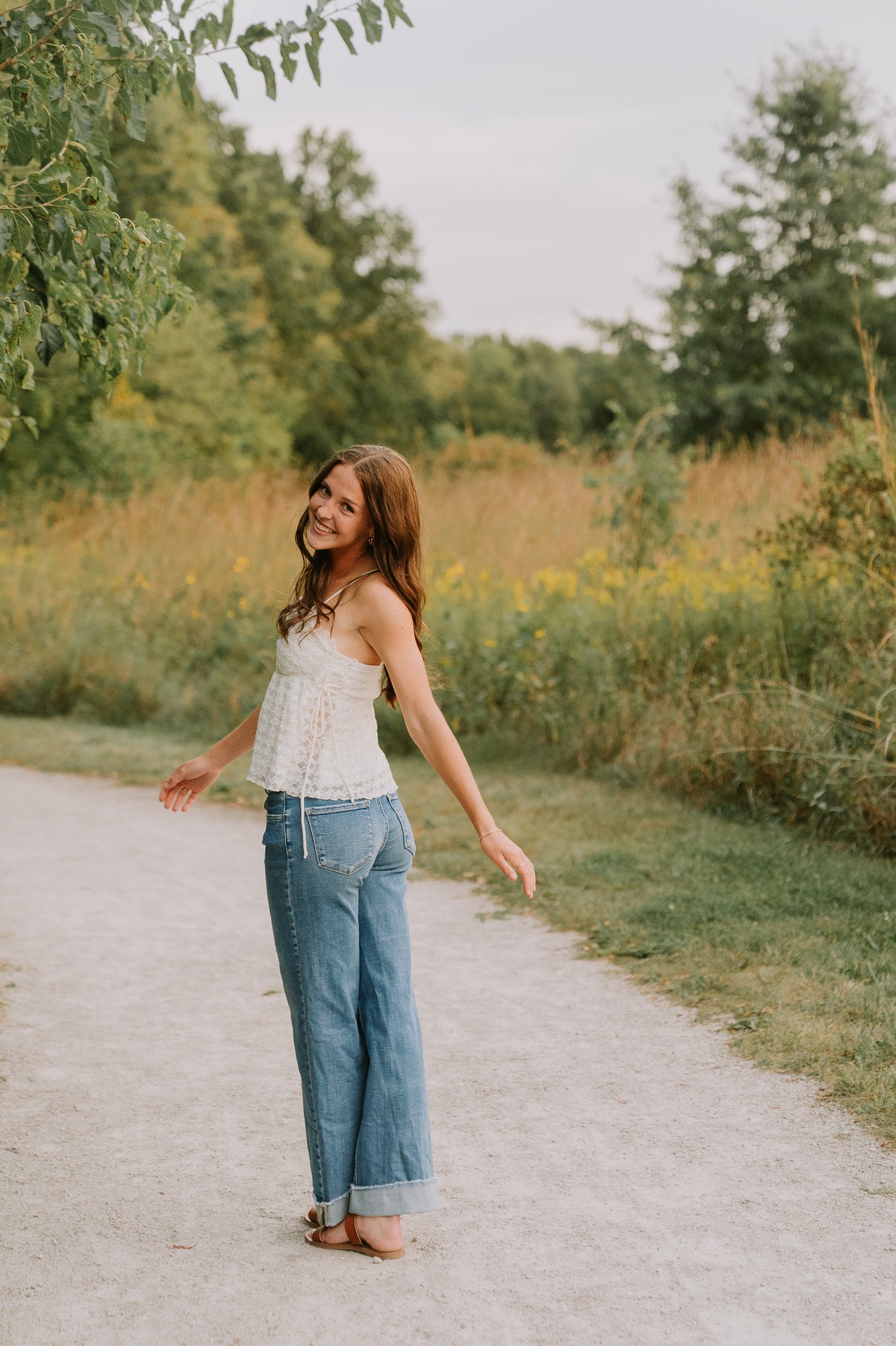 Senior pictures in jeans