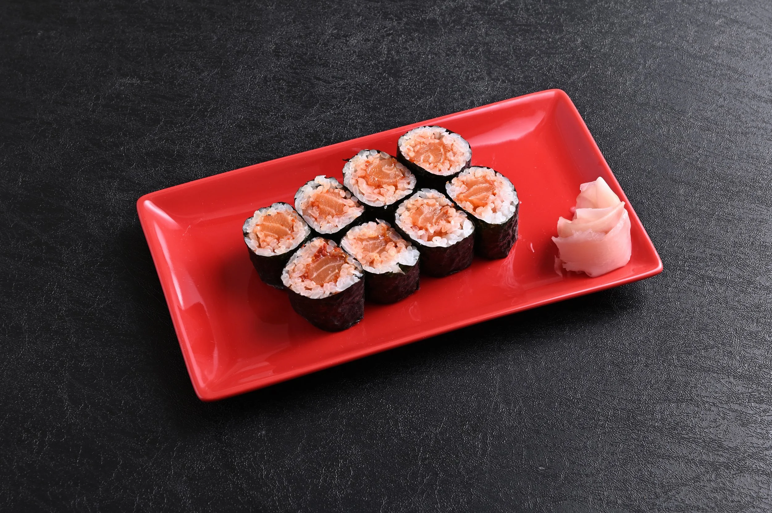 SPICY SALMON MAKI ROLL
