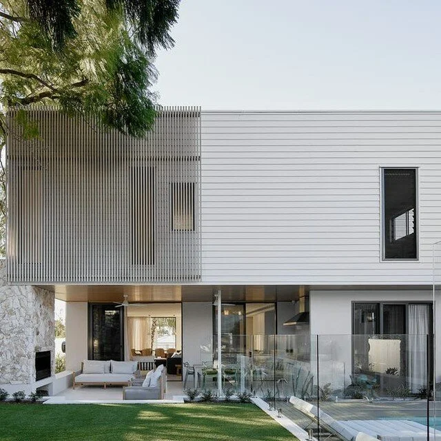 Brisbane alfresco inspo! Love these modern outdoor spaces, perfect for entertaining and family relaxation year round.

#modernoutdoorliving
#alfresco #alfrescoliving #building #architecture #style