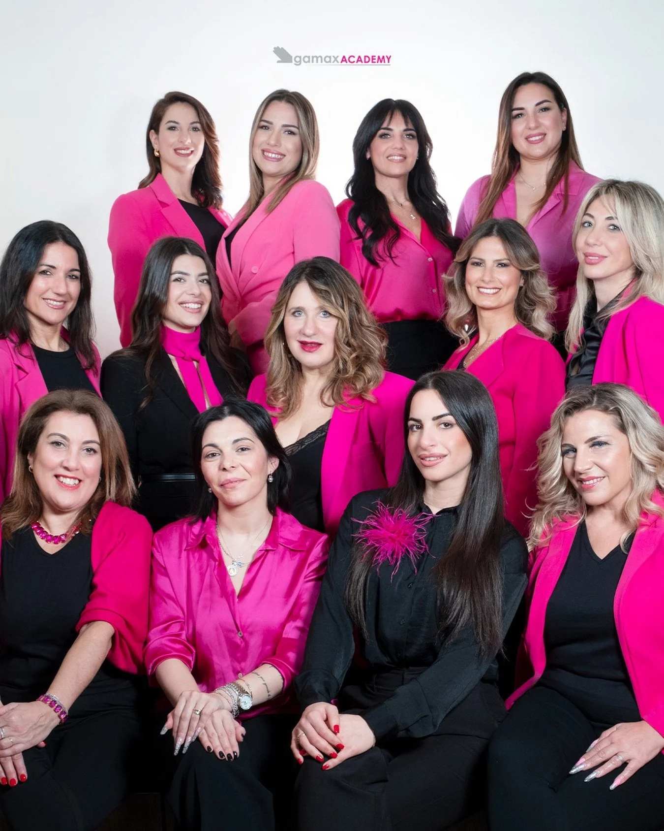 Dietro ogni grande traguardo c&rsquo;&egrave; un team che non smette mai di crederci ✨🩷

Questi sono i volti, le mani e i cuori di Gamax Academy. 
Donne diverse, Master incredibili, ma unite da un&rsquo;unica grande passione: trasformare il vostro t