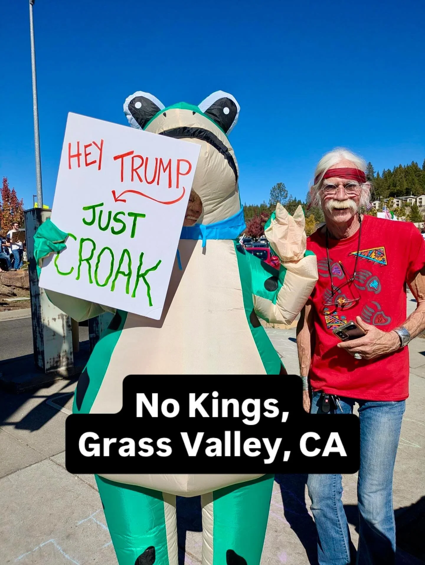 No Kings, Grass Valley, CA. Population 14,000. #nokings πΈ π«ππΊπΈ
Do you stand with The Portland Frog? Answer π.