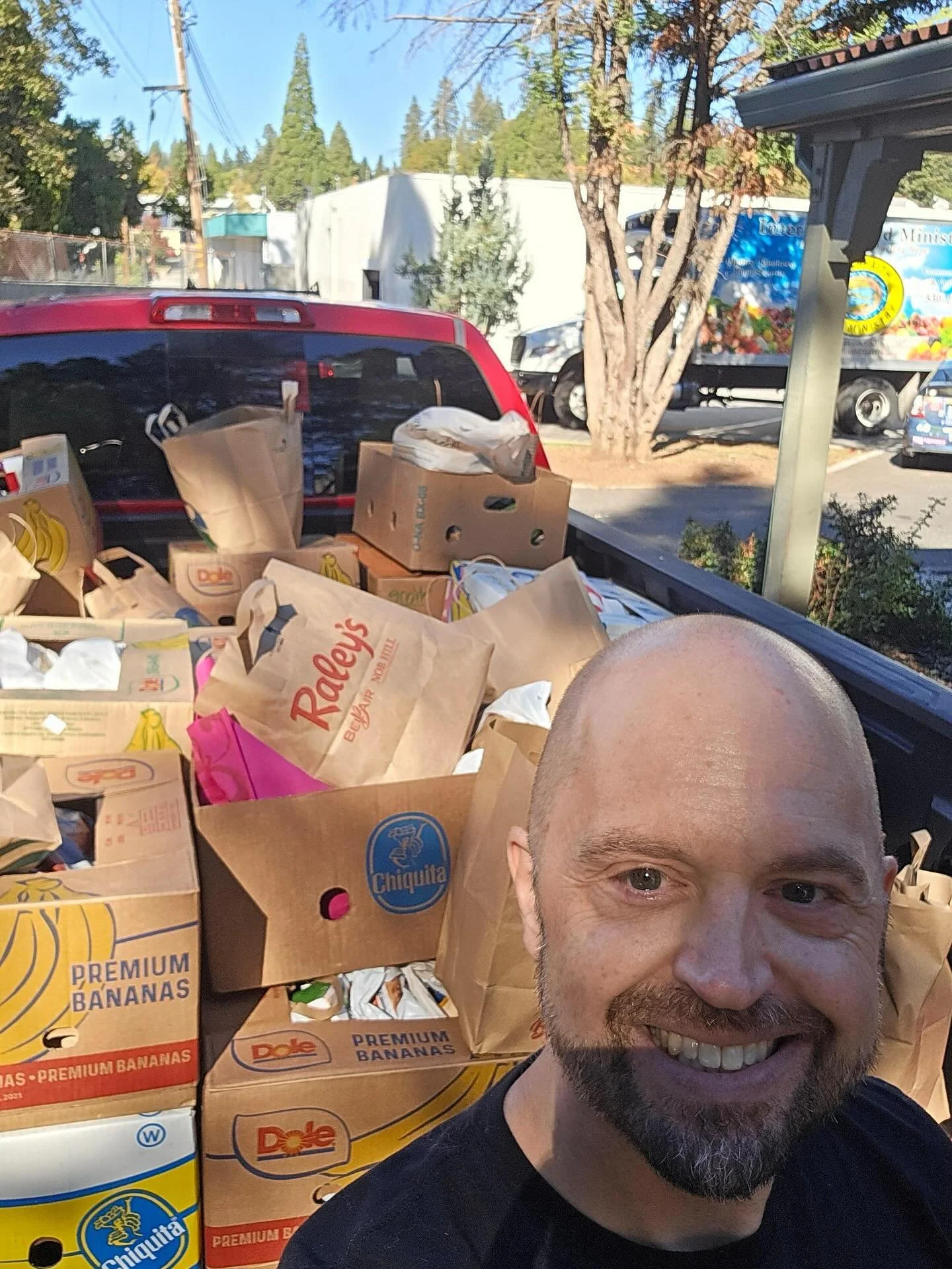 Thank you to everyone who brought food for the No Kings rally in Grass Valley. We collected a full truck bed of food to help the food insecure in our area! πΊπΈ
#nokings #nevadacounty #fooddrive