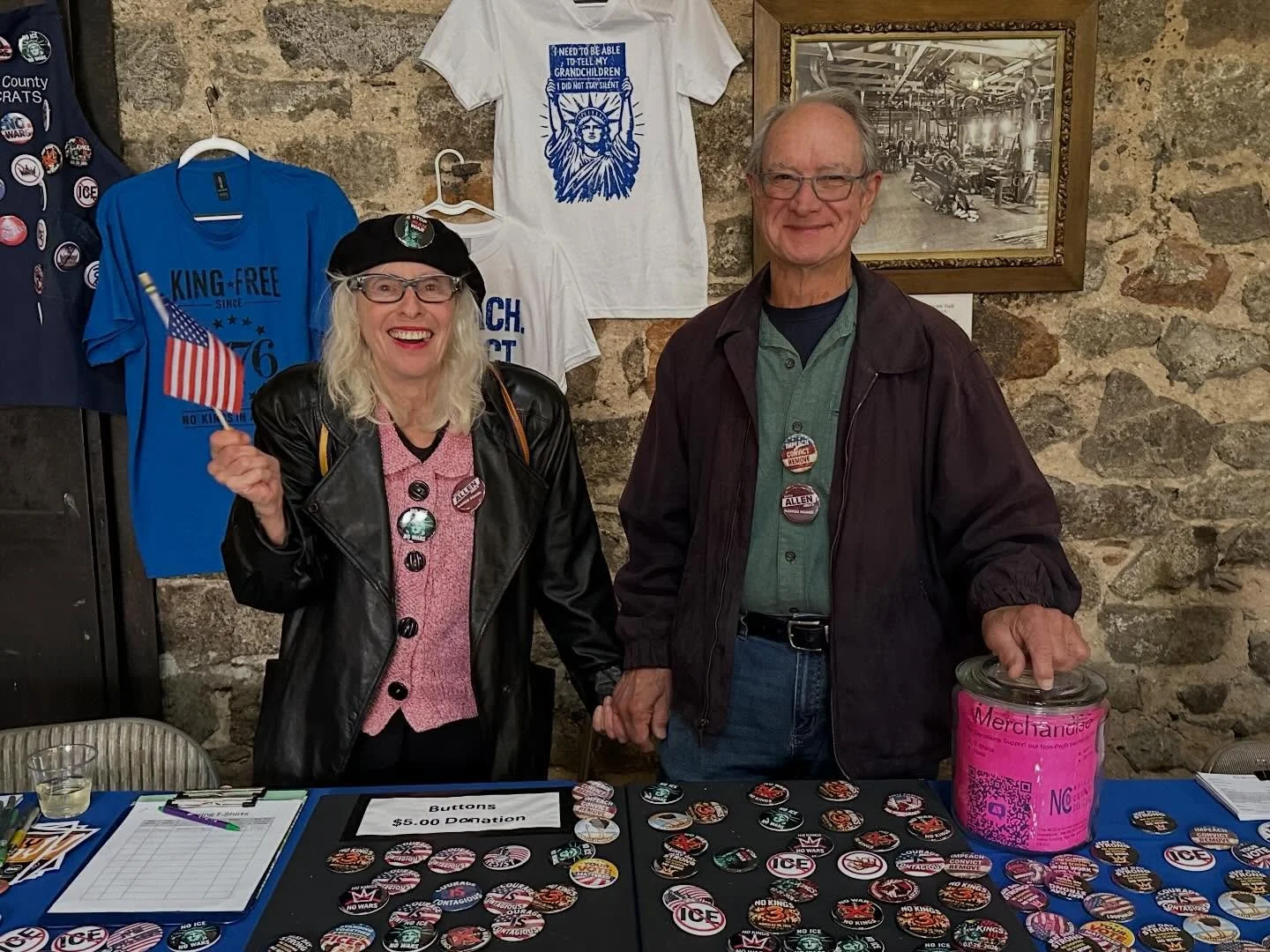 As always the volunteers are the ones who make it happen! Thank you to all the volunteers from @nevadacountydemocrats and @indivisiblenc_ca for their help in the recent Candidates Forum.

#volunteers #democracy