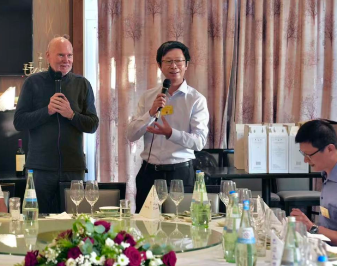 Wine &amp; Dine Eine Entdeckungsreise durch die chinesische Küche und ausgewählte Spitzenweine Chinas und Europas