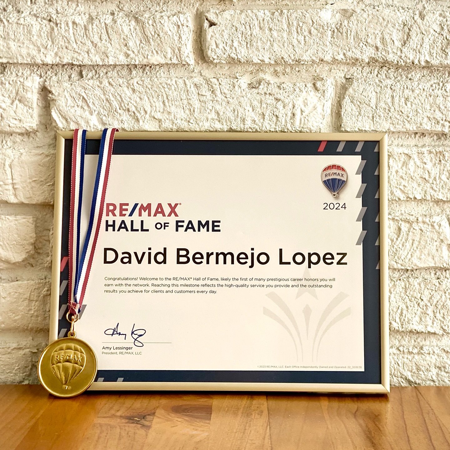 🏆 &iexcl;Un sue&ntilde;o que se hizo realidad! ⚡️

Hace un a&ntilde;o celebraba un gran hito en mi carrera: ingrese al Hall of Fame de RE/MAX 🎉 

Un reconocimiento que solo alcanzan los realtor que han facturado m&aacute;s de $1,000,000.00 en su tr