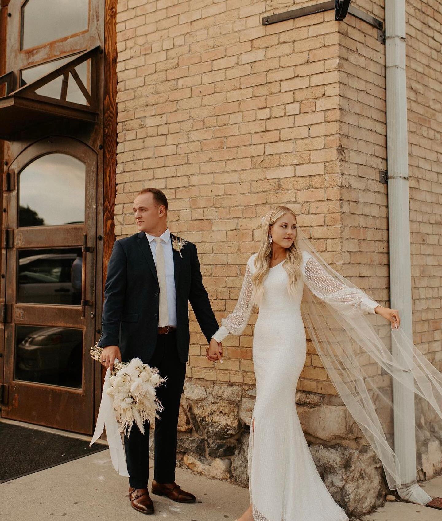 Straight stunners 💥 These summer weddings have our hearts 📸 @lexiemikaylephotography