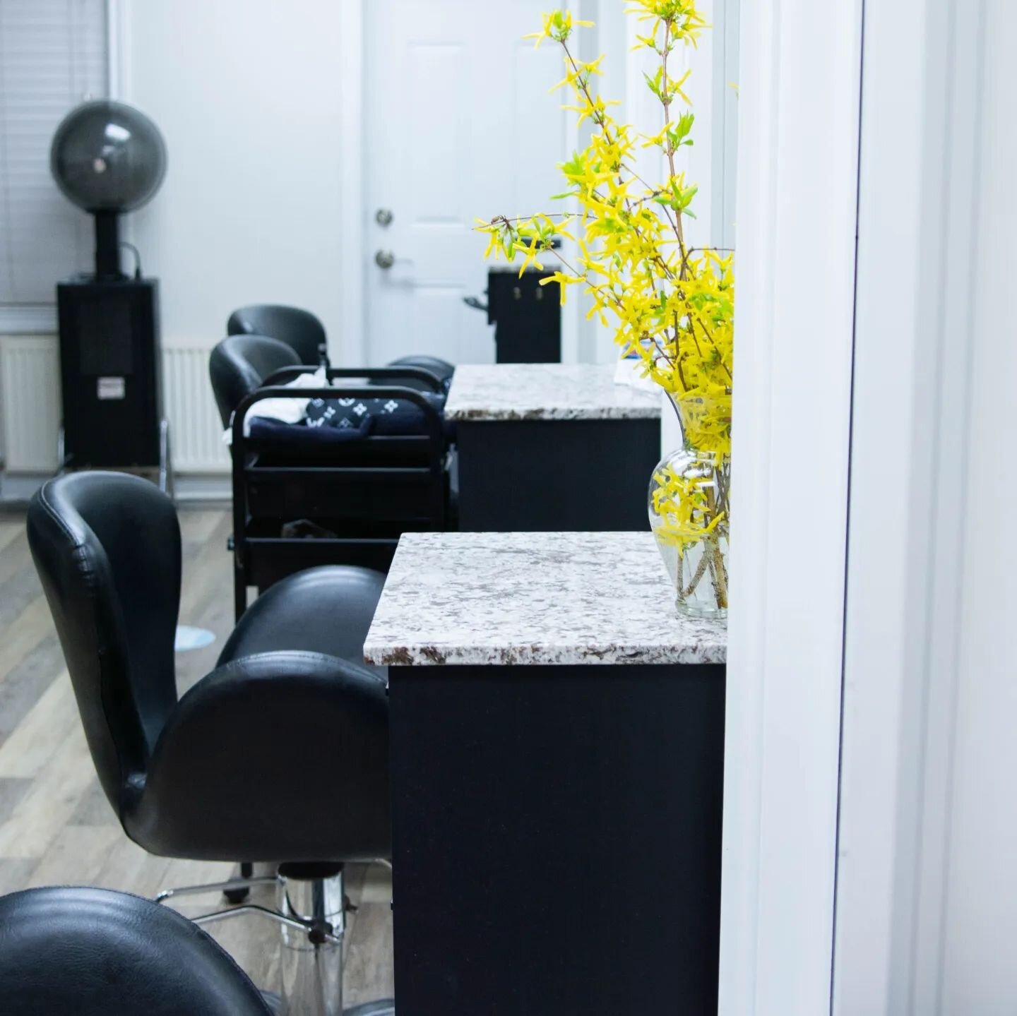 Can you believe Hair Dynamix has been a part of the Beach community for over 40 years! 🎉

💇&zwj;♀️💇&zwj;♂️ A go-to spot for cuts, colours, treatments, styles&hellip;and more!

Mother&rsquo;s Day is just around the corner! 🎁
Treat Mom to a special