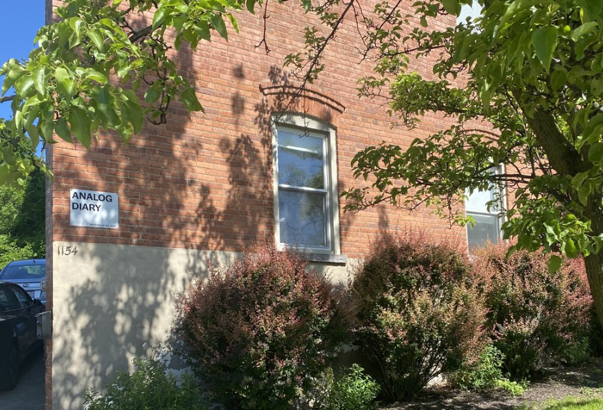  press 
Four Veteran Art Dealers Team Up to Open a Beacon Gallery Asking Viewers to Show Up (IRL) and Slow Down [Artnet news]