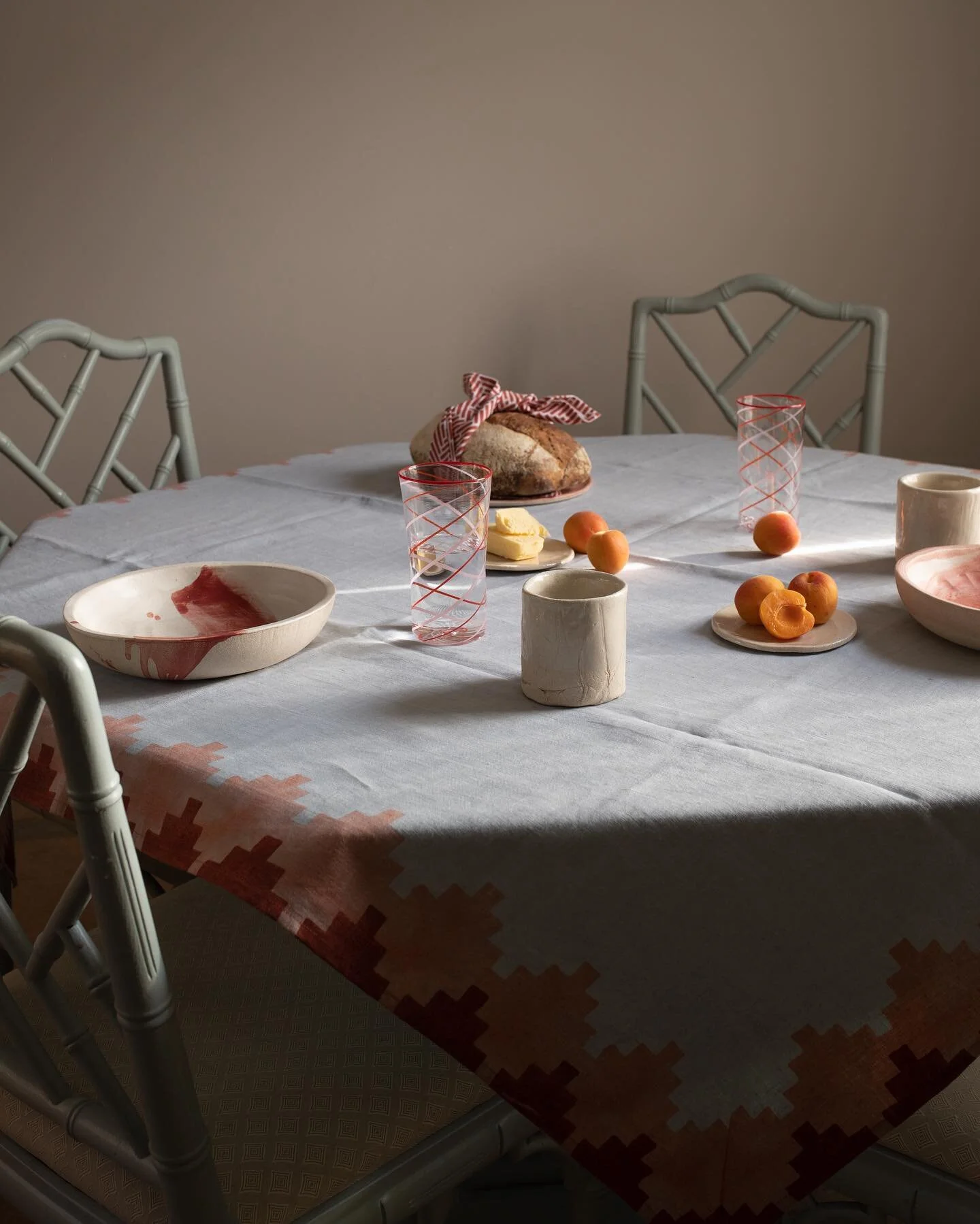 Breakfast is served at The Fairytale Writer, part of @thecuratedcollectionuk. The perfect bolthole for a long weekend in Bath. 

Our Old City Tablecloth is block printed by hand in Jaipur, by master printer Sultan Ji and his apprentices. 

📷 @hana.s
