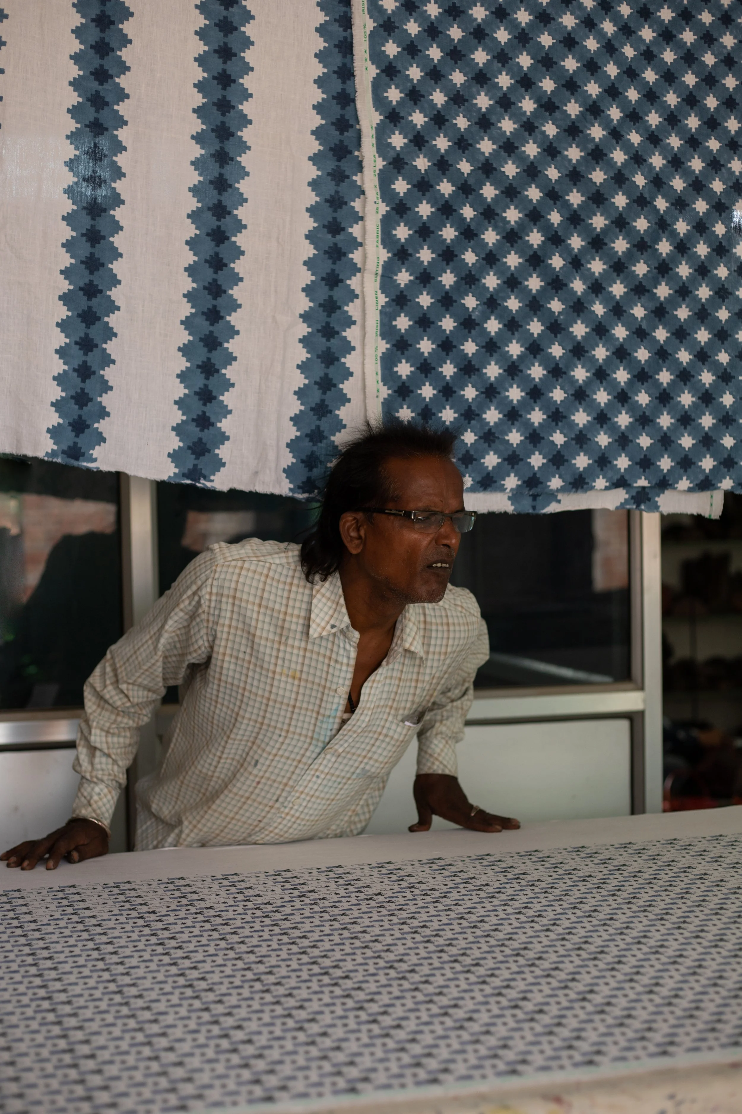 Master printer Sultan Ji, overseeing his apprentices work in Sanganer.